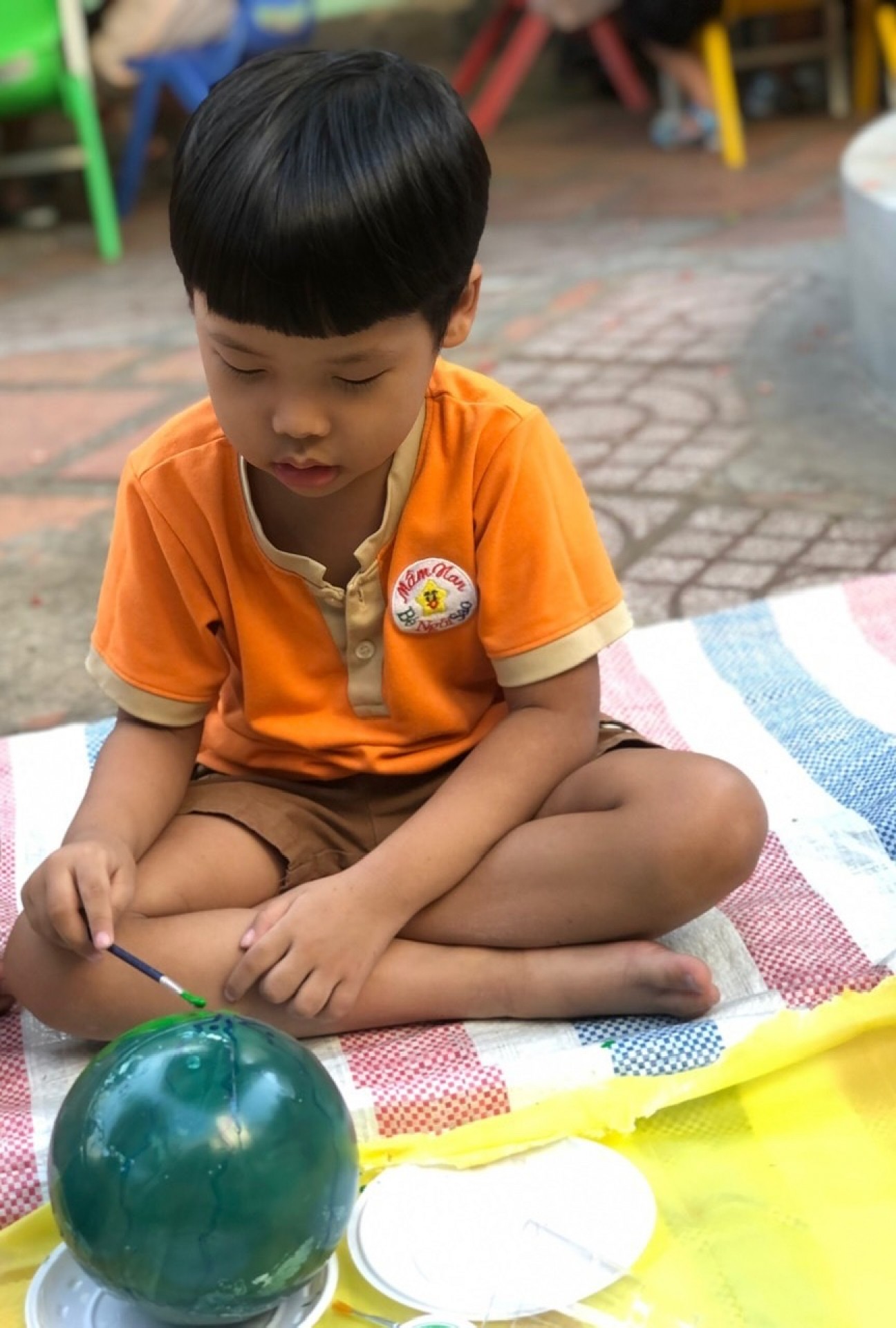 BÉ TRANG TRÍ TẾT 2024