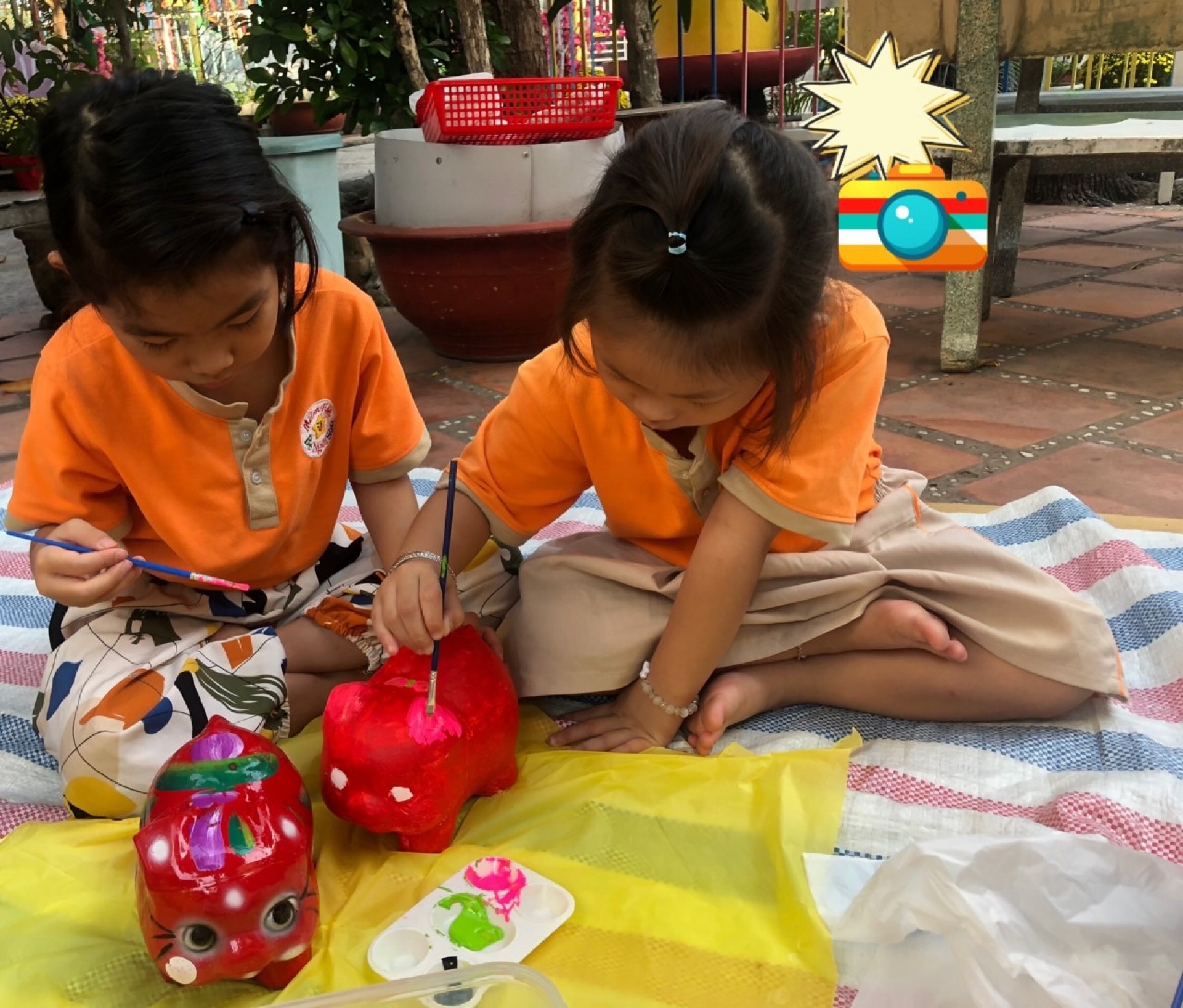 BÉ TRANG TRÍ TẾT 2024