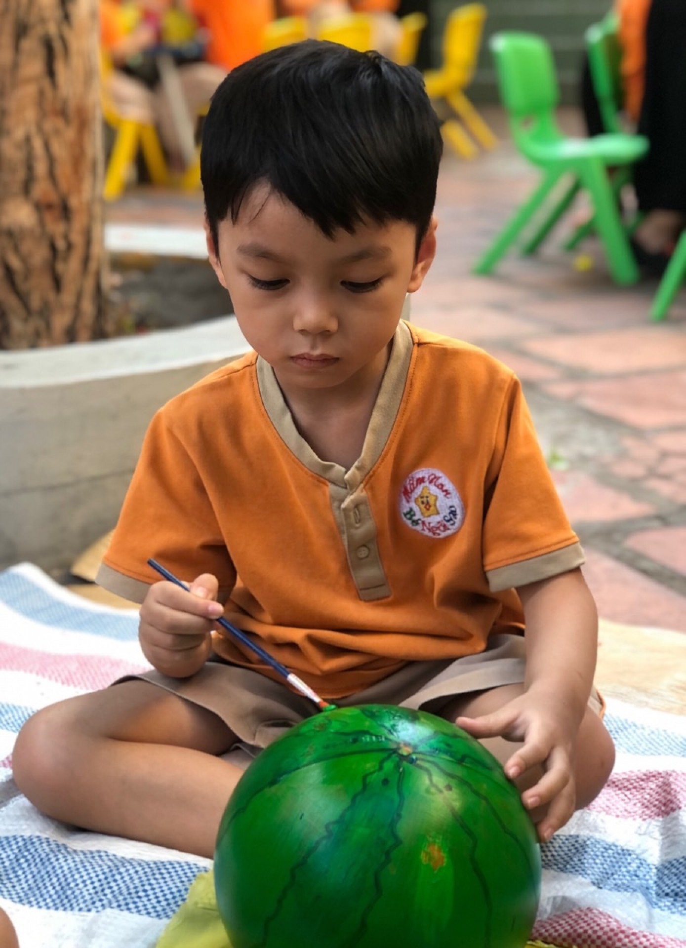 BÉ TRANG TRÍ TẾT 2024