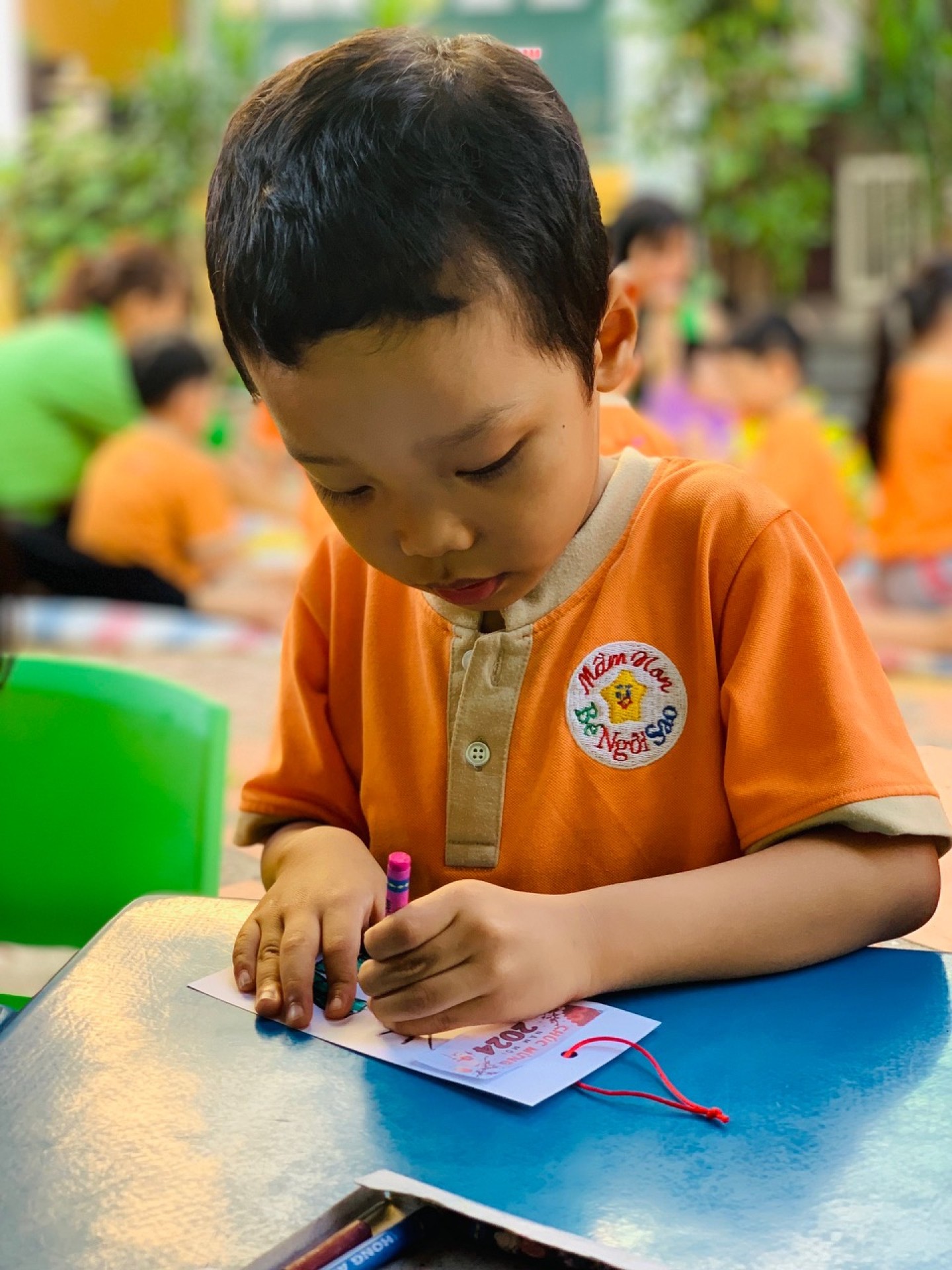 BÉ TRANG TRÍ TẾT 2024