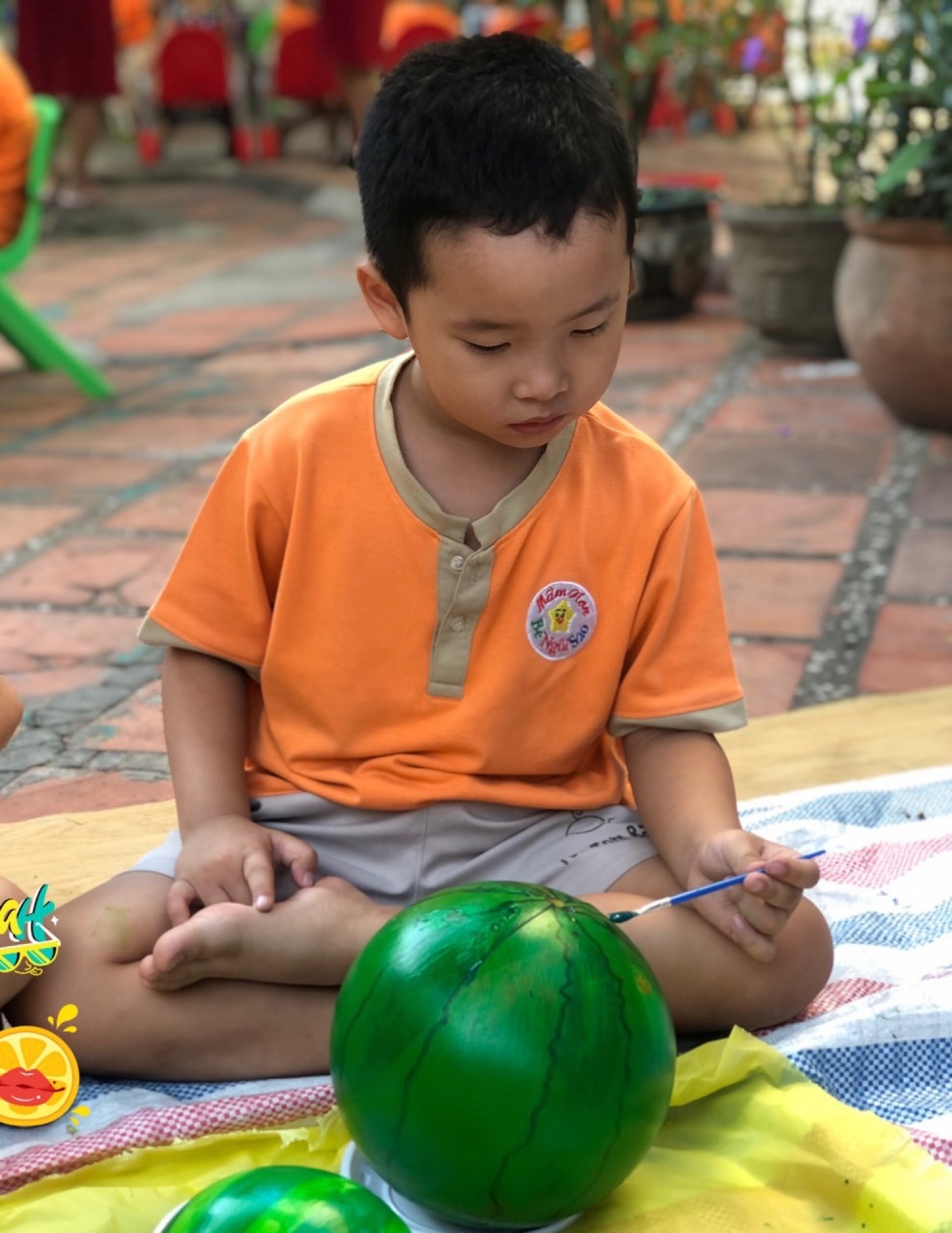 BÉ TRANG TRÍ TẾT 2024