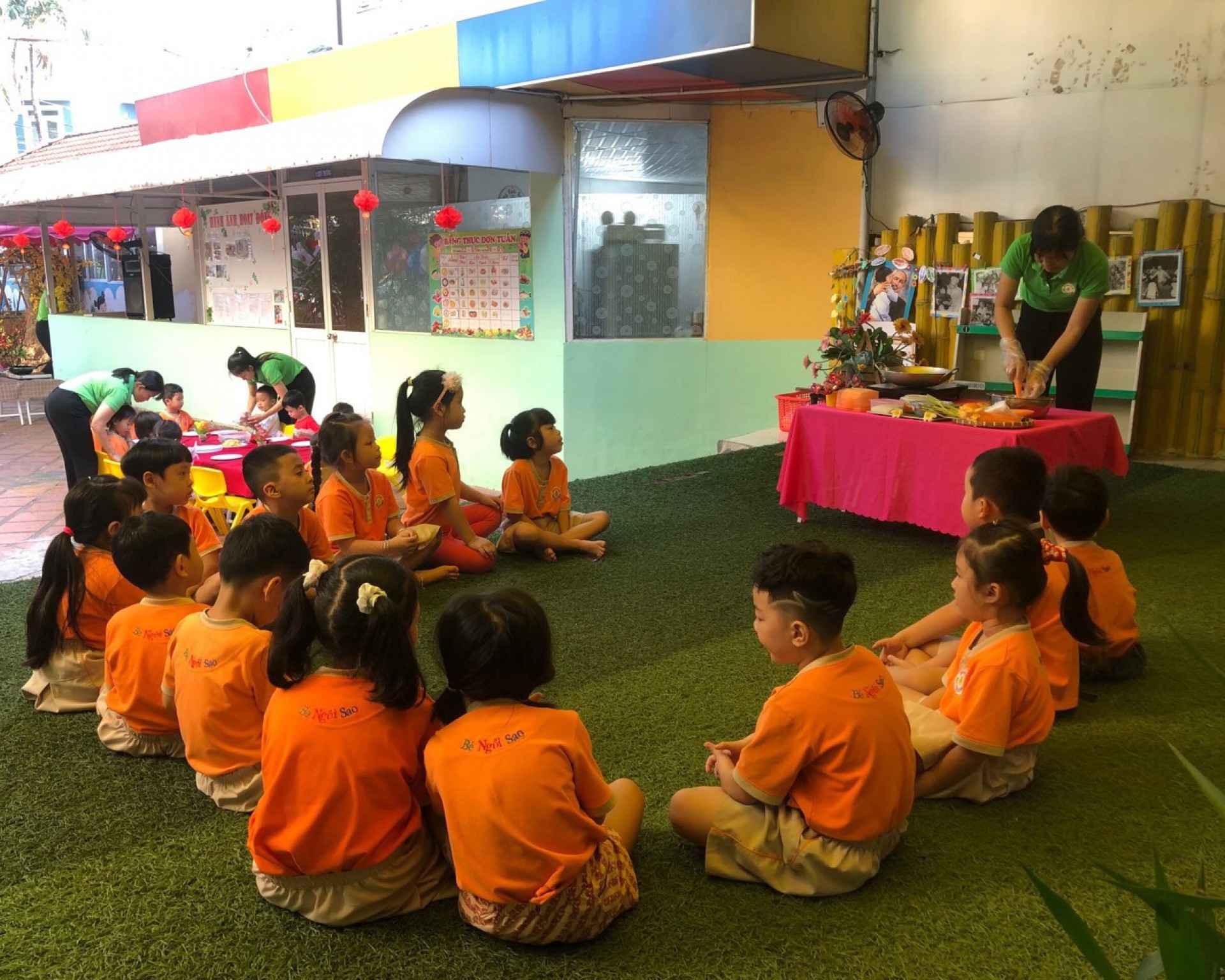 BÉ LÀM BÁNH MỨT NGÀY TẾT 2024