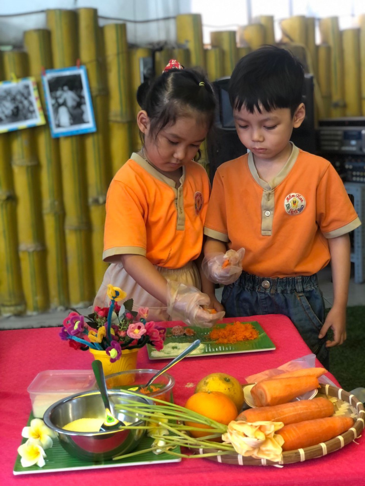 BÉ LÀM BÁNH MỨT NGÀY TẾT 2024