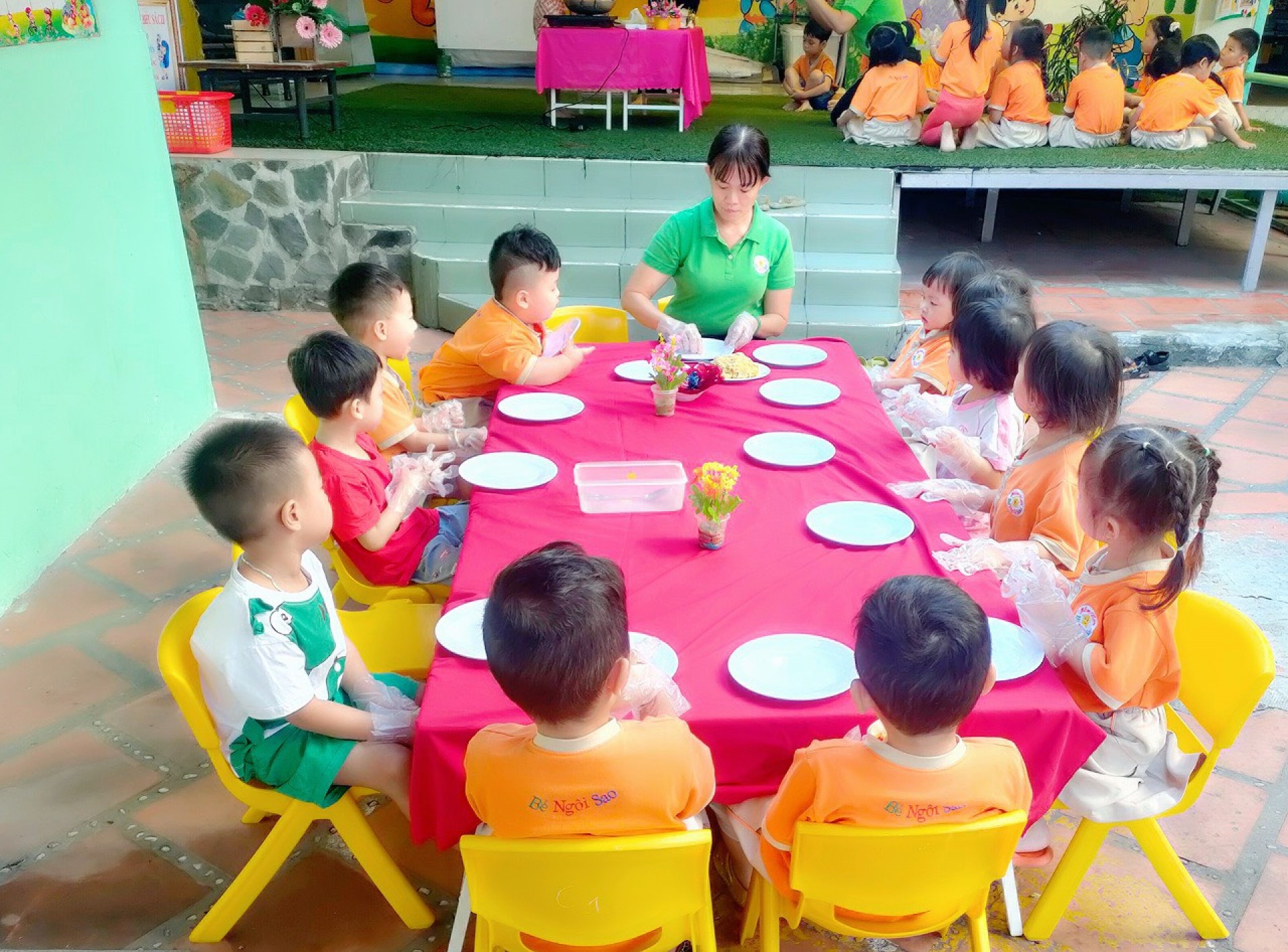 BÉ LÀM BÁNH MỨT NGÀY TẾT 2024