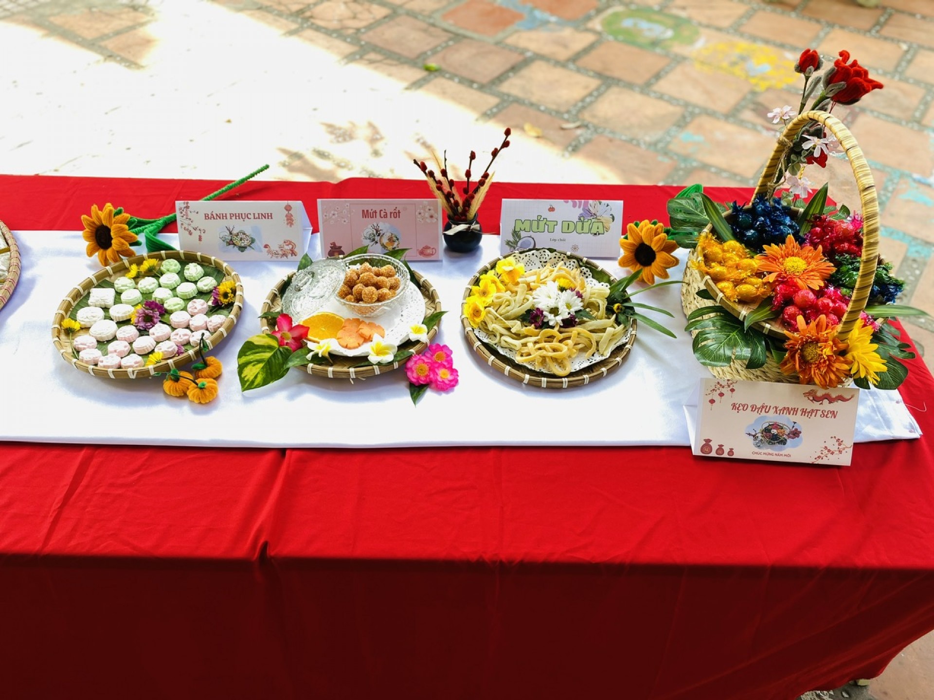 BÉ LÀM BÁNH MỨT NGÀY TẾT 2024