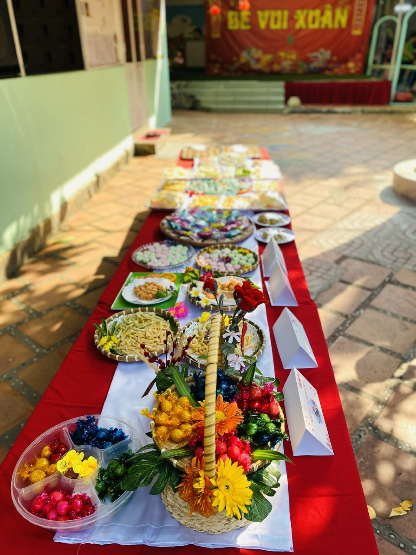 BÉ LÀM BÁNH MỨT NGÀY TẾT 2024