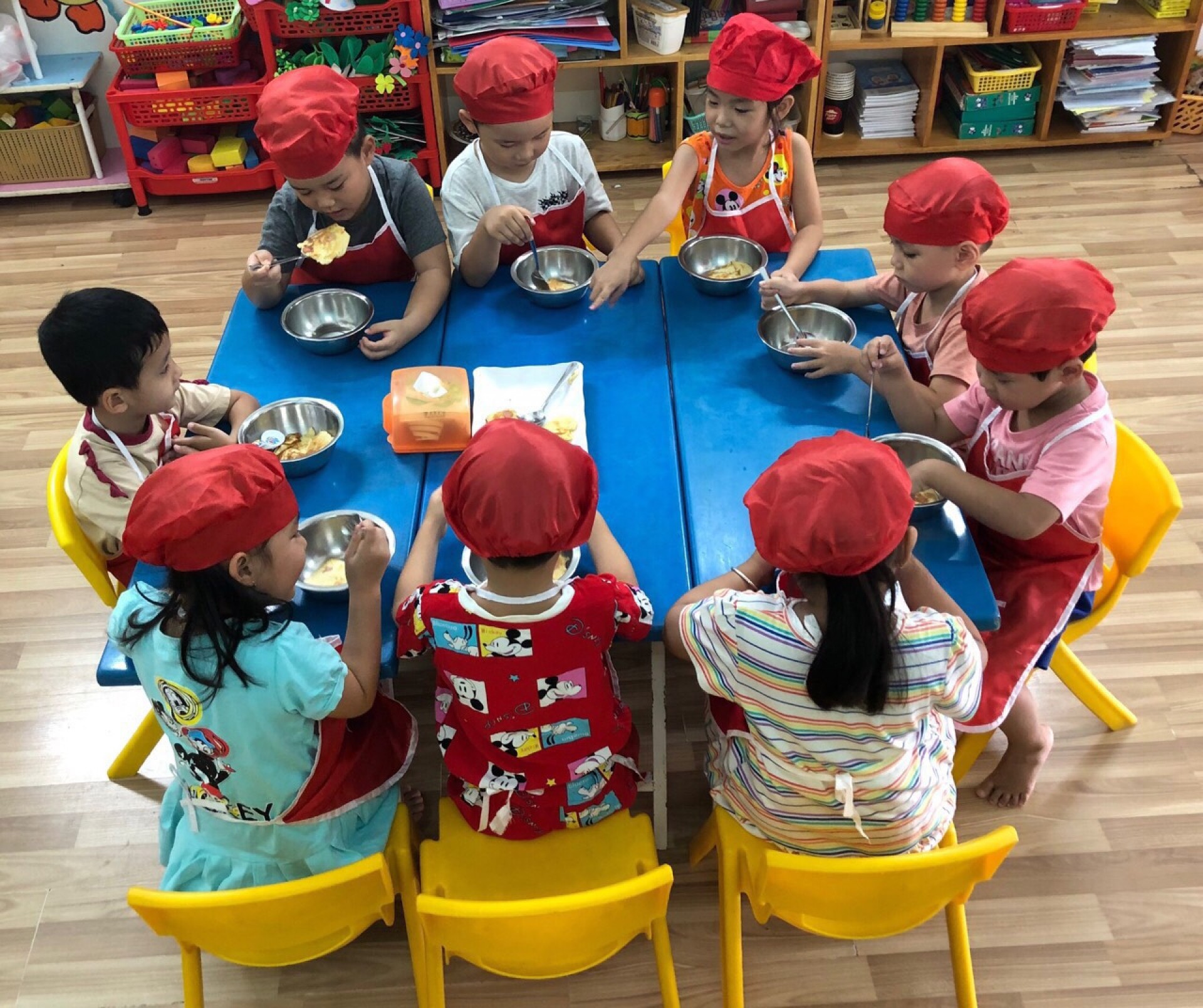 BƯA XẾ VUI NHỘN