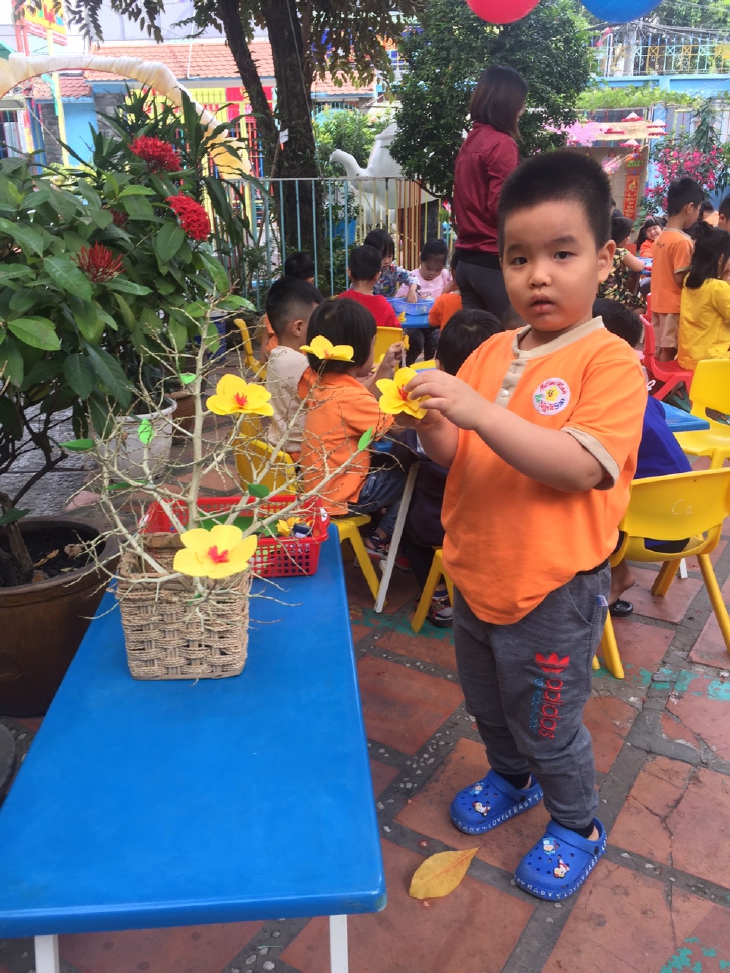 BÉ TRANG TRÍ TẾT 2021