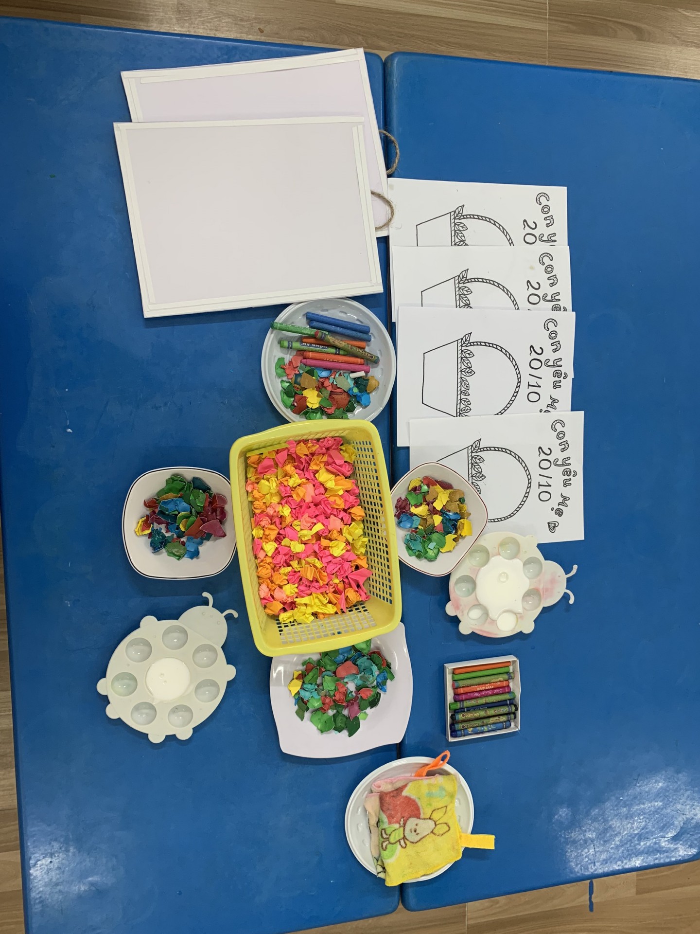 20/10 BÉ LÀM QUÀ TẶNG MẸ 