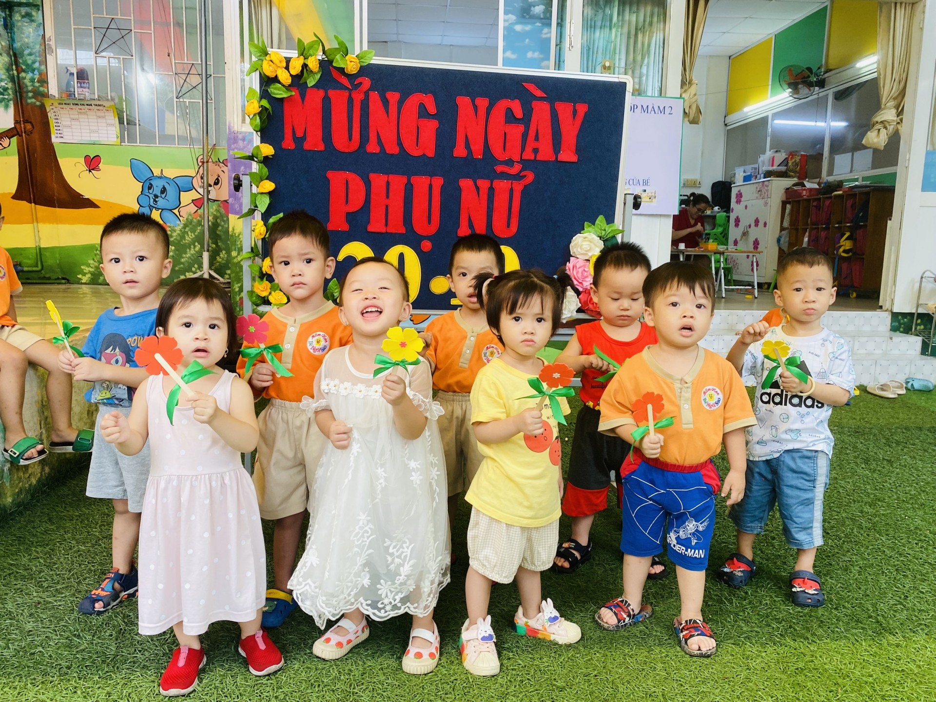 20/10 BÉ LÀM QUÀ TẶNG MẸ 