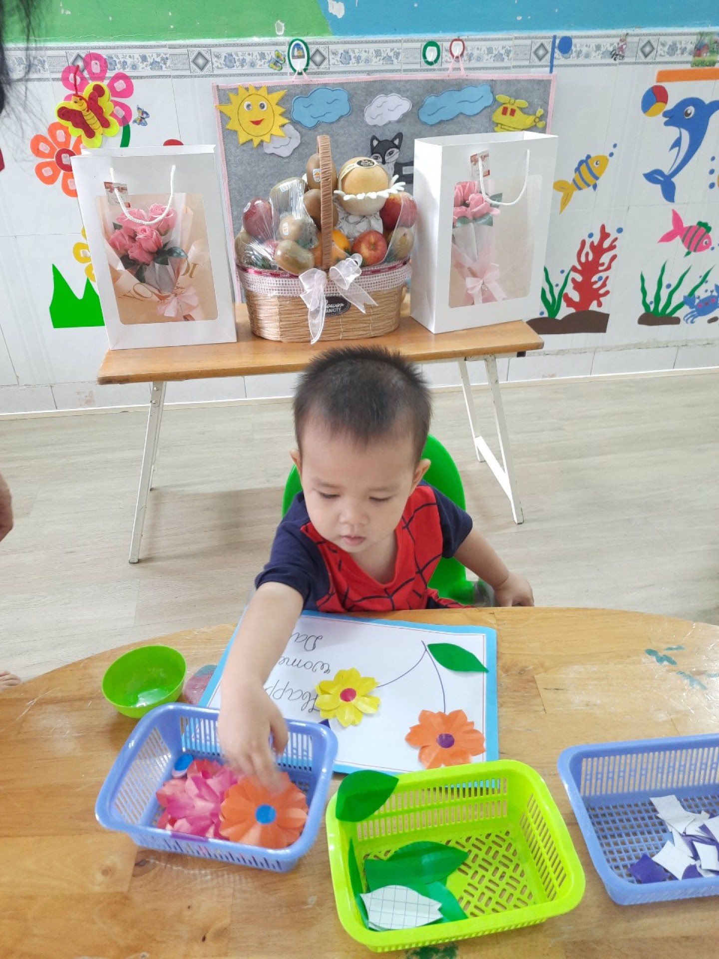 20/10 BÉ LÀM QUÀ TẶNG MẸ 