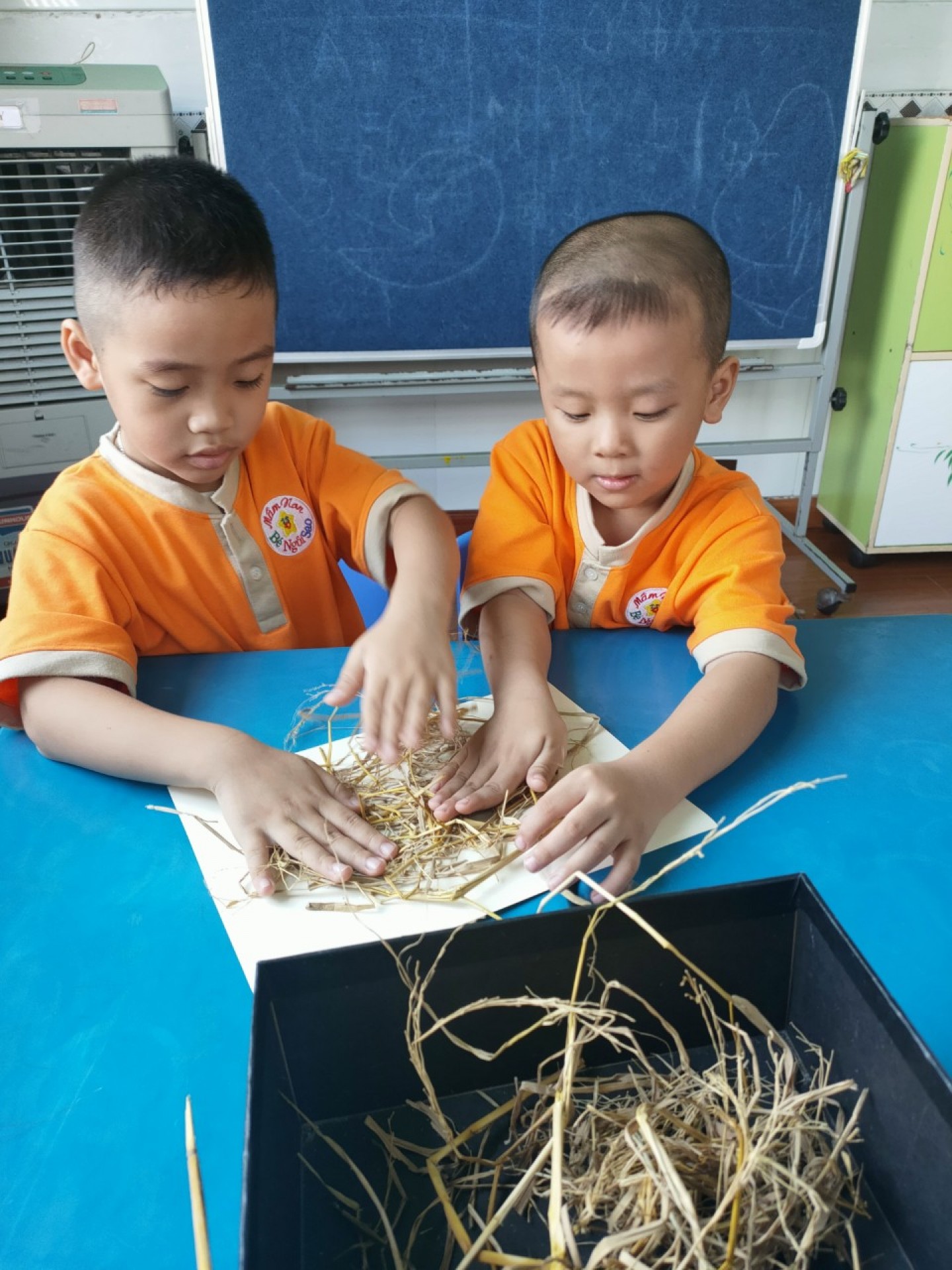 20/10 BÉ LÀM QUÀ TẶNG MẸ 