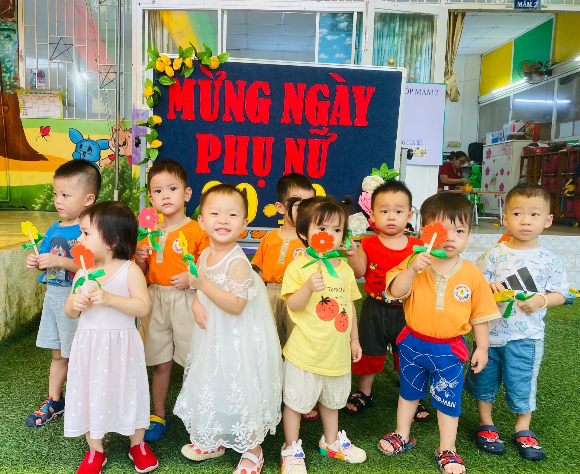 20/10 BÉ LÀM QUÀ TẶNG MẸ 