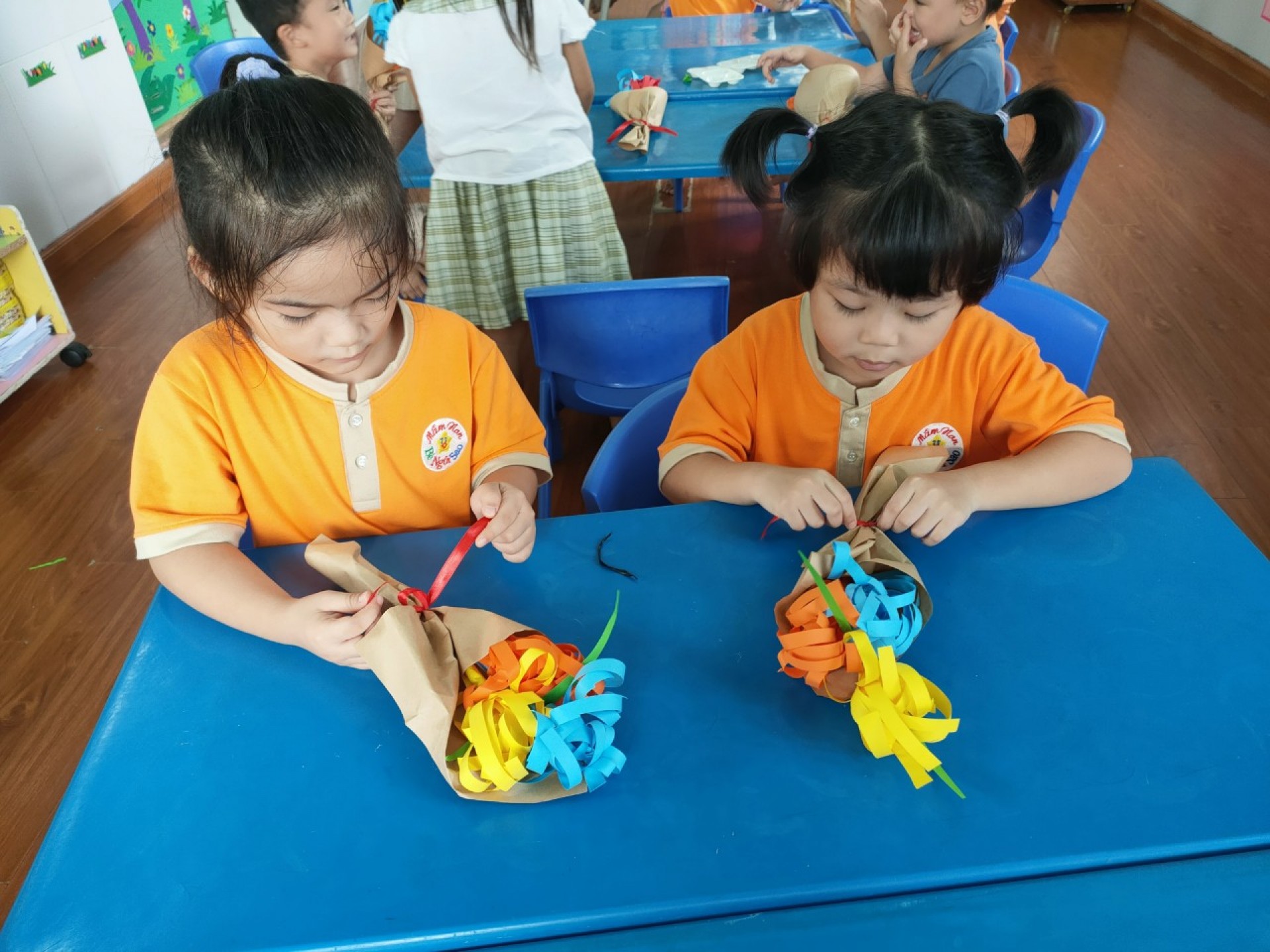 20/10 BÉ LÀM QUÀ TẶNG MẸ 