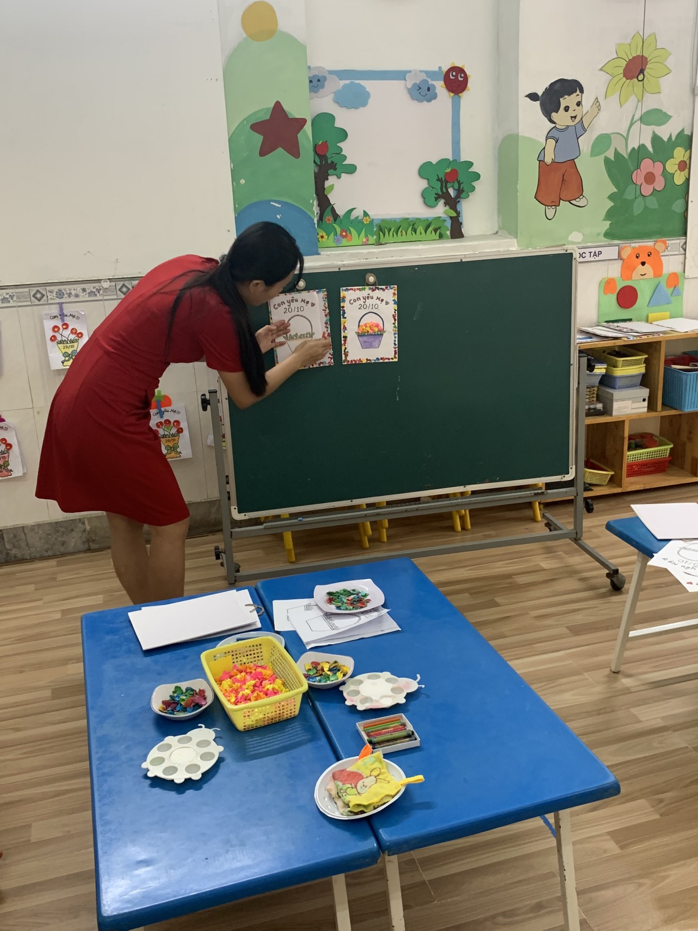 20/10 BÉ LÀM QUÀ TẶNG MẸ 