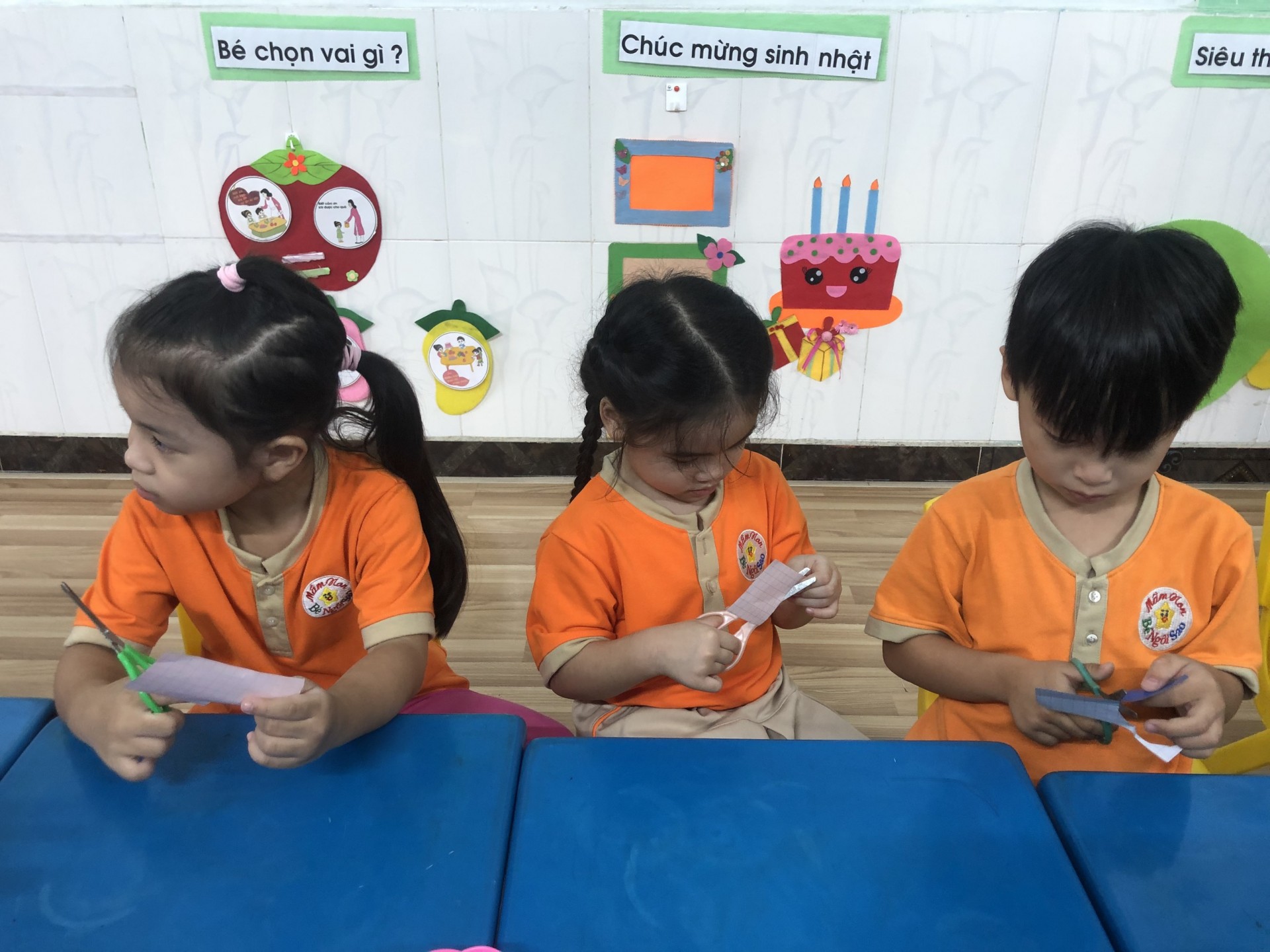 20/10 BÉ LÀM QUÀ TẶNG MẸ 