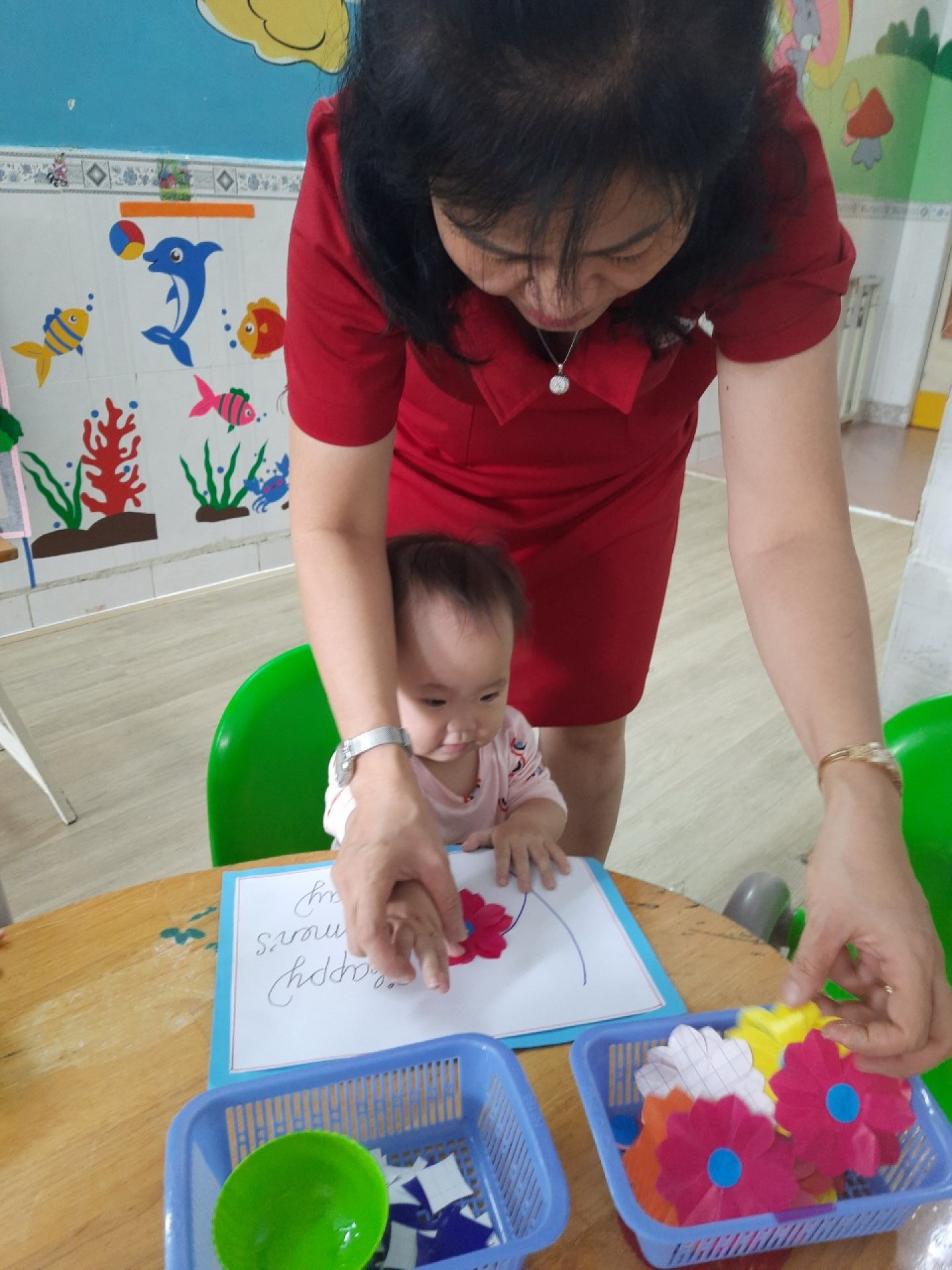 20/10 BÉ LÀM QUÀ TẶNG MẸ 