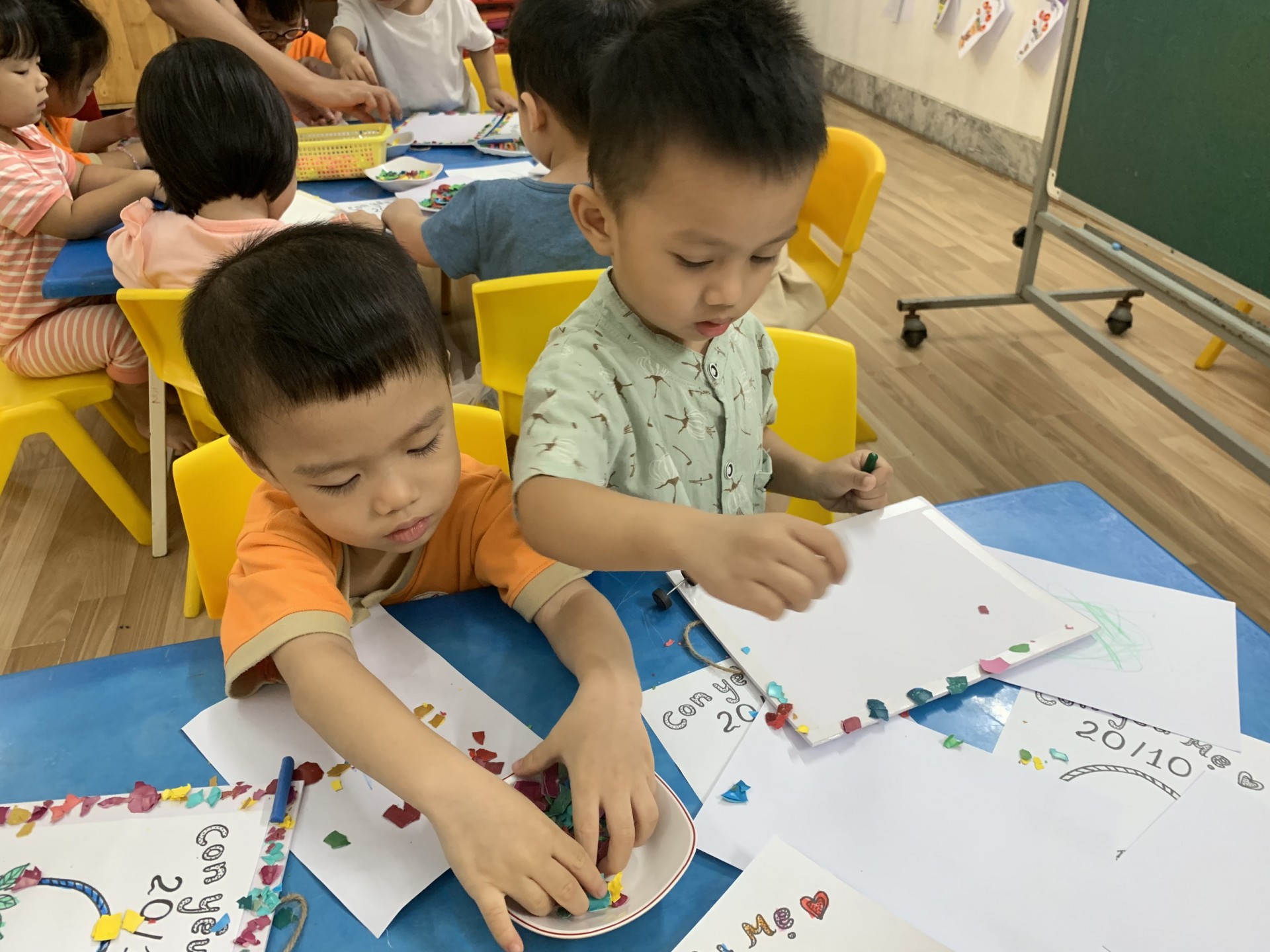 20/10 BÉ LÀM QUÀ TẶNG MẸ 