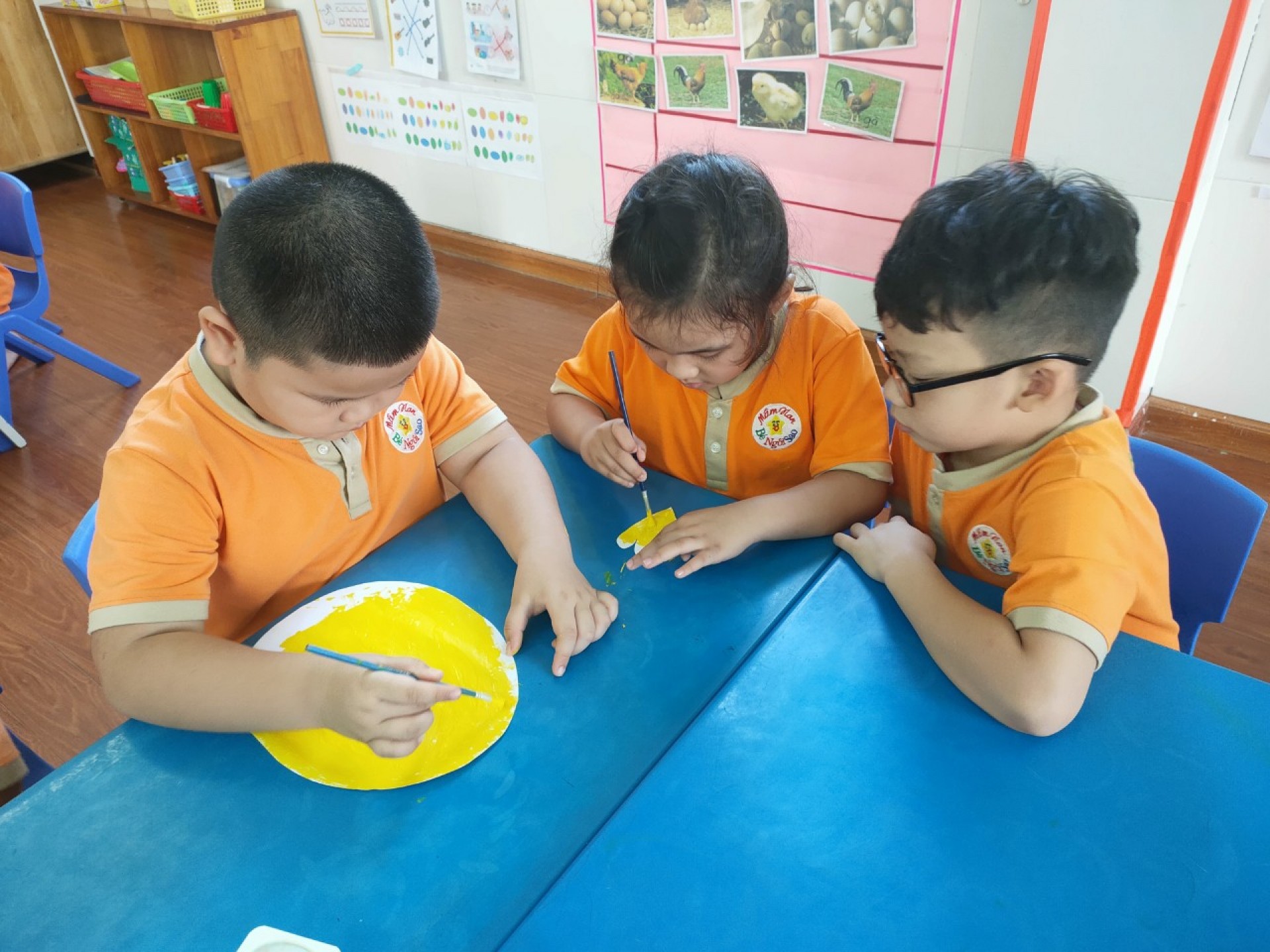 20/10 BÉ LÀM QUÀ TẶNG MẸ 