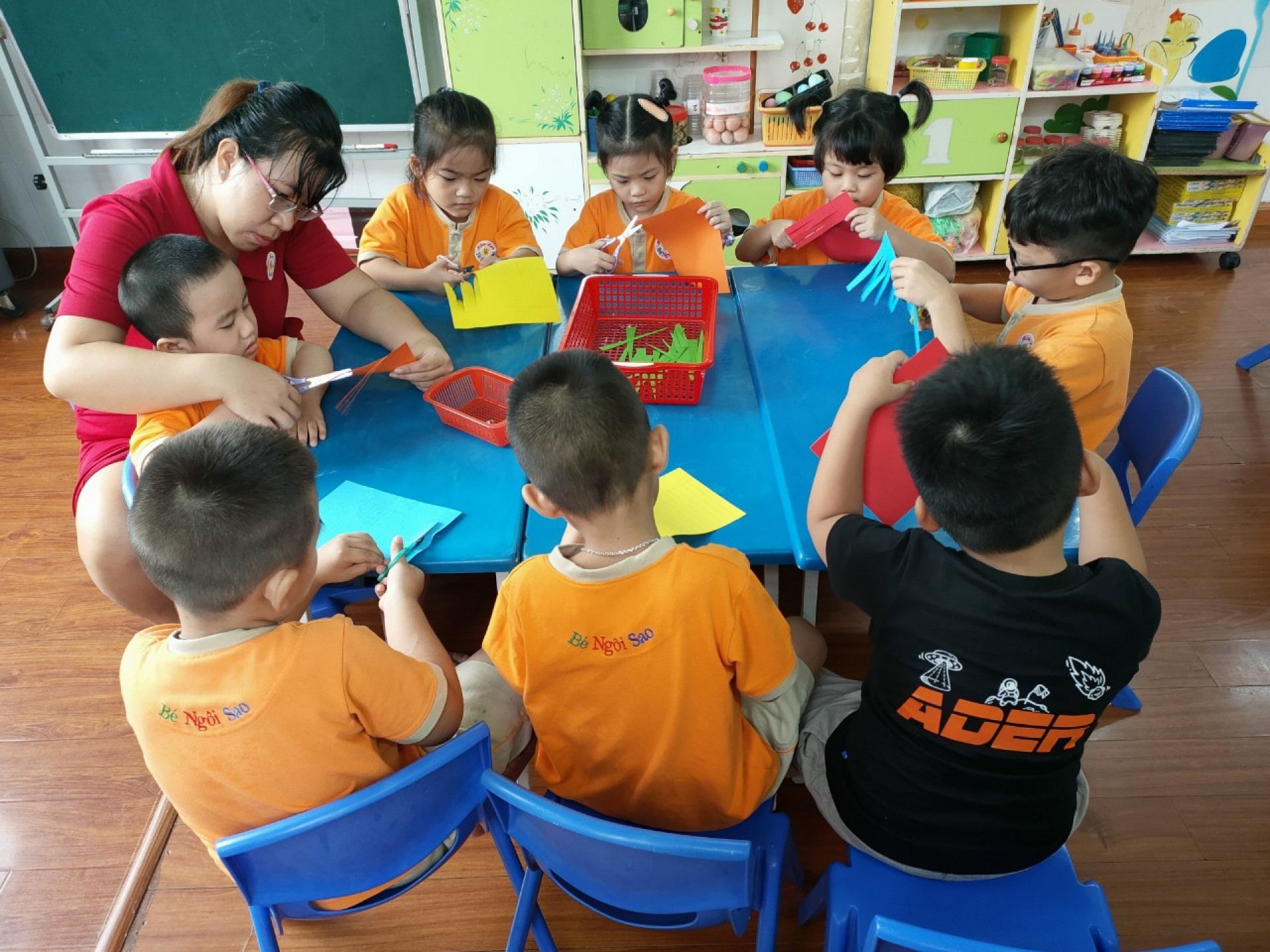 20/10 BÉ LÀM QUÀ TẶNG MẸ 