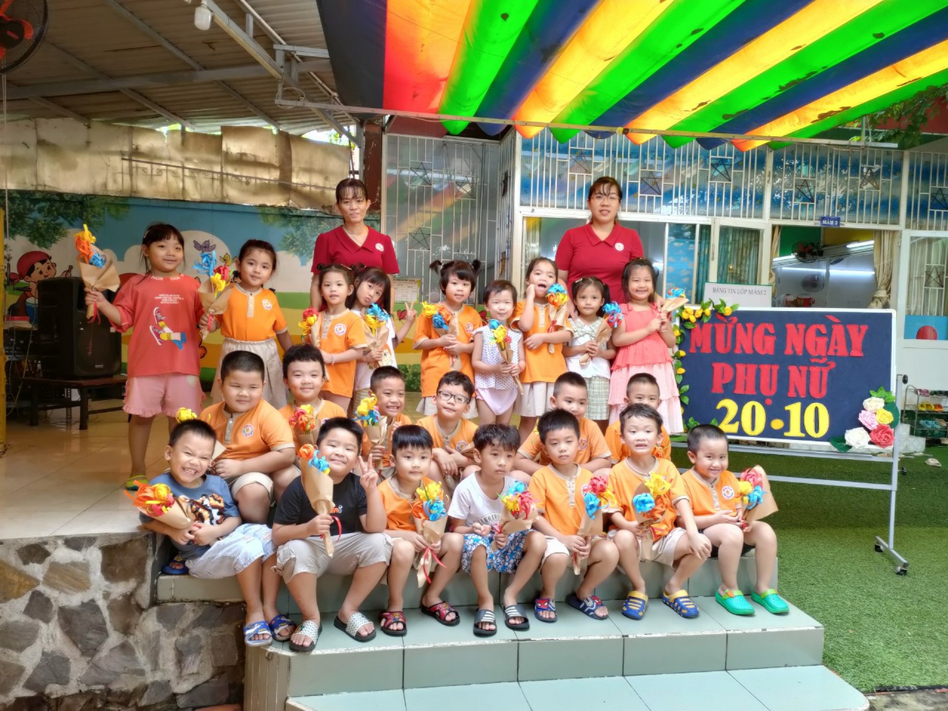 20/10 BÉ LÀM QUÀ TẶNG MẸ 