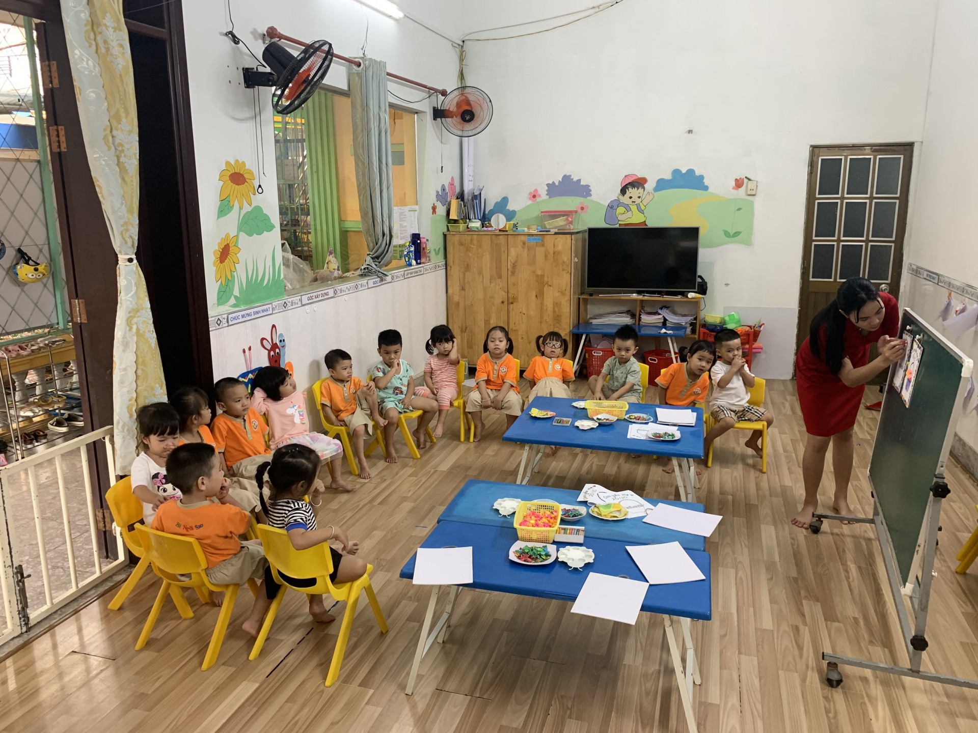 20/10 BÉ LÀM QUÀ TẶNG MẸ 