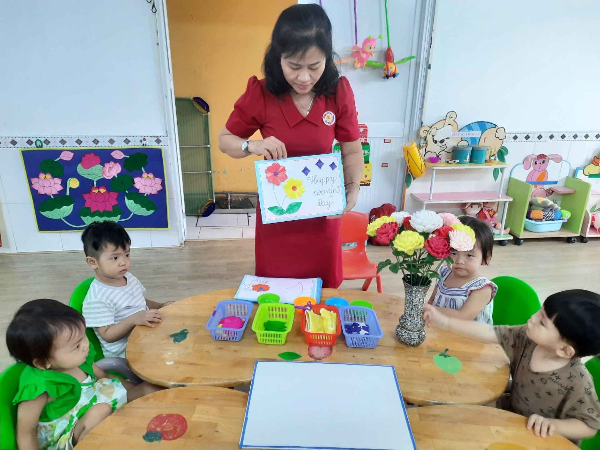 20/10 BÉ LÀM QUÀ TẶNG MẸ 