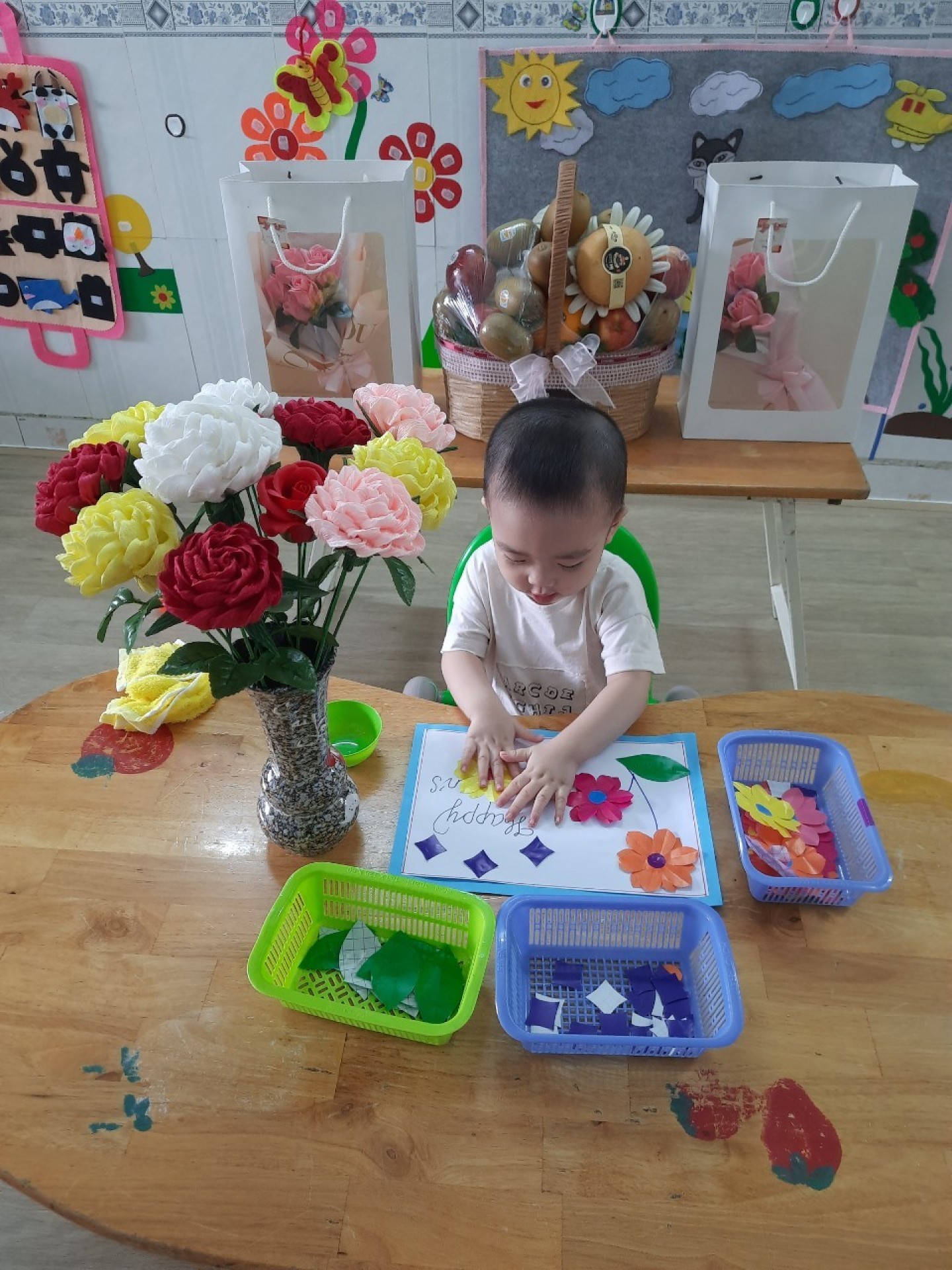 20/10 BÉ LÀM QUÀ TẶNG MẸ 