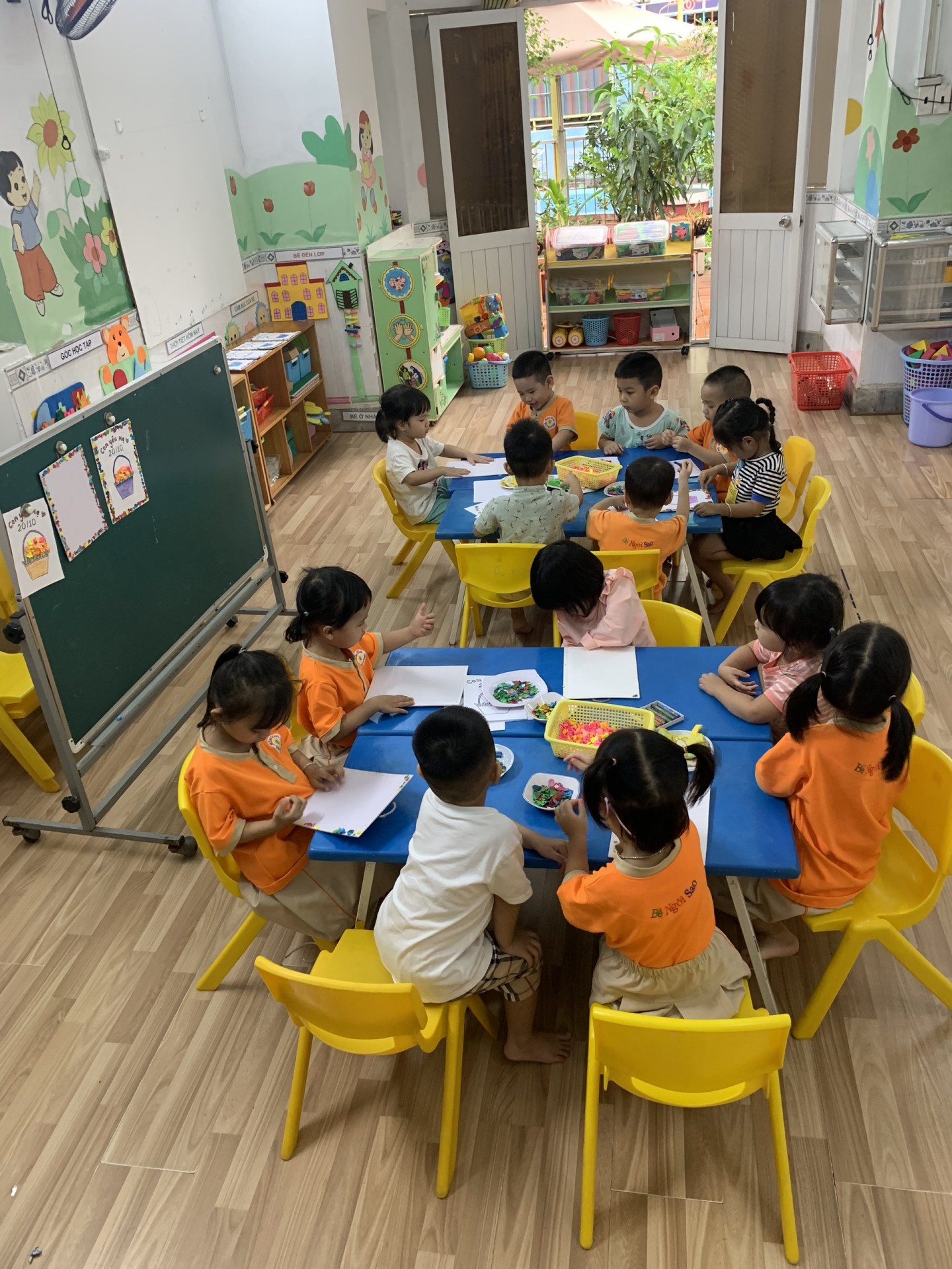 20/10 BÉ LÀM QUÀ TẶNG MẸ 