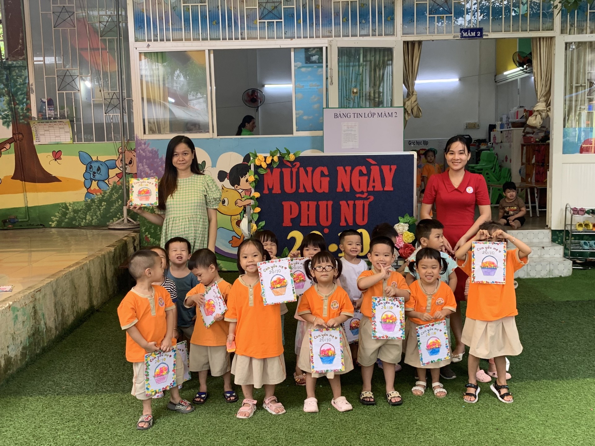 20/10 BÉ LÀM QUÀ TẶNG MẸ 