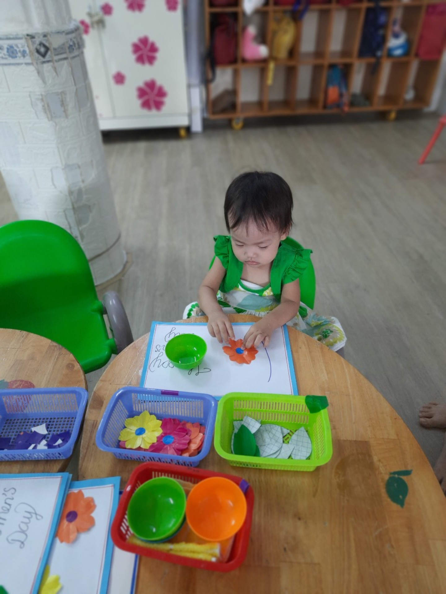 20/10 BÉ LÀM QUÀ TẶNG MẸ 