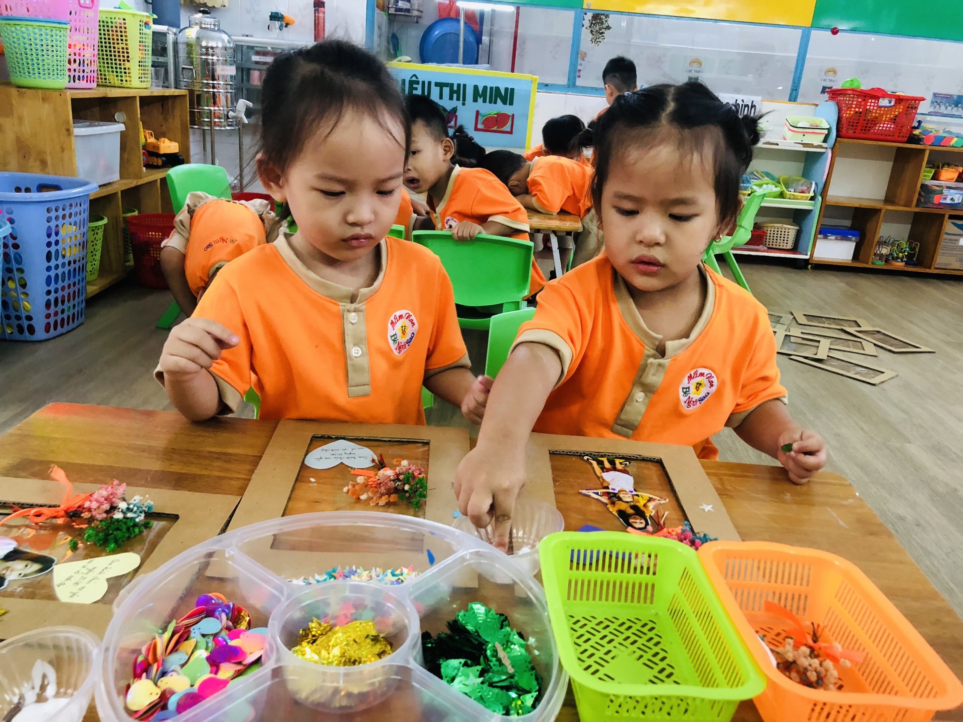 20/10 BÉ LÀM QUÀ TẶNG MẸ 