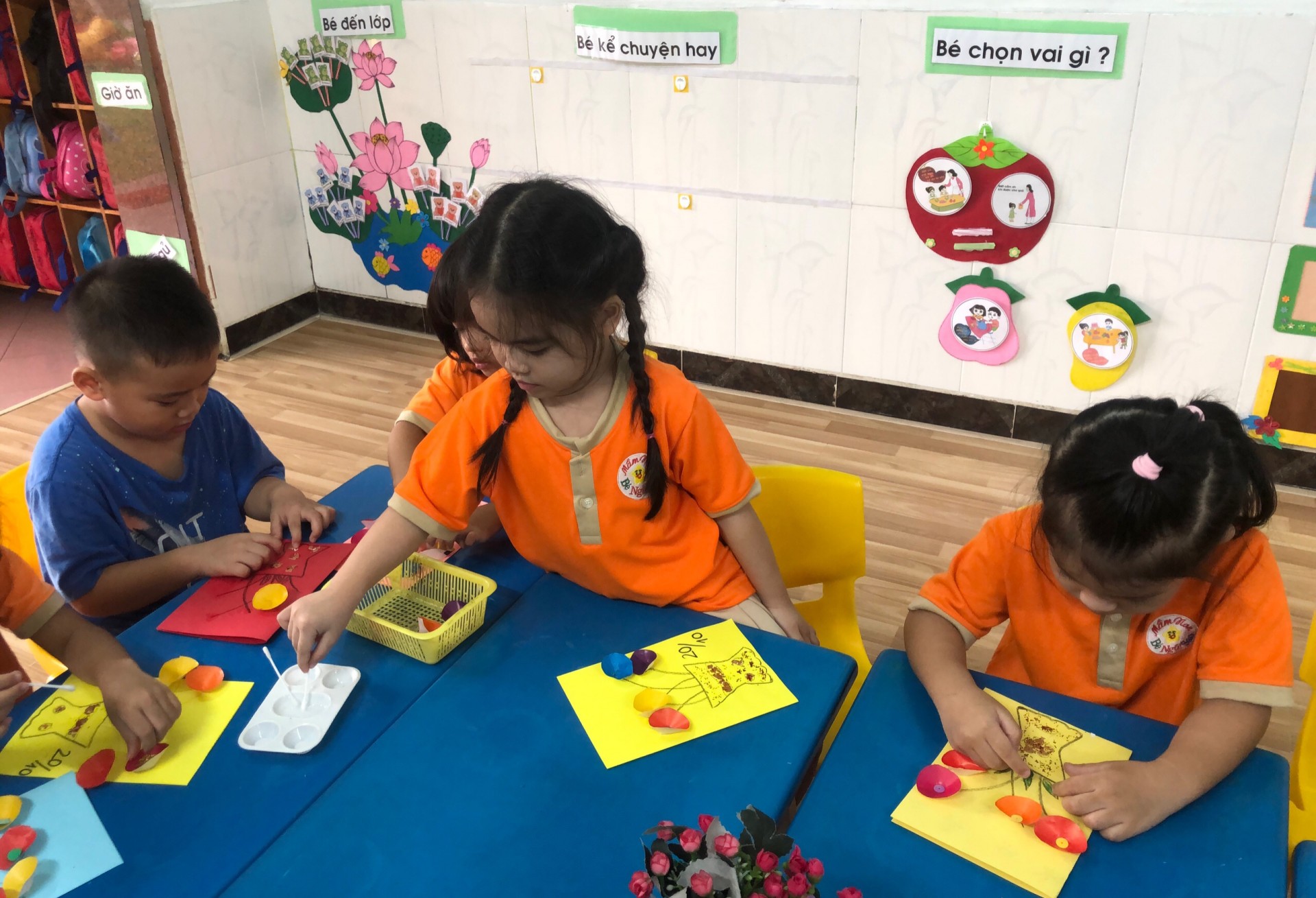 20/10 BÉ LÀM QUÀ TẶNG MẸ 