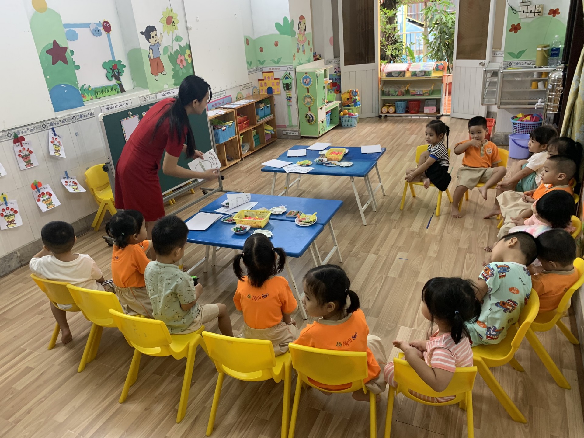 20/10 BÉ LÀM QUÀ TẶNG MẸ 