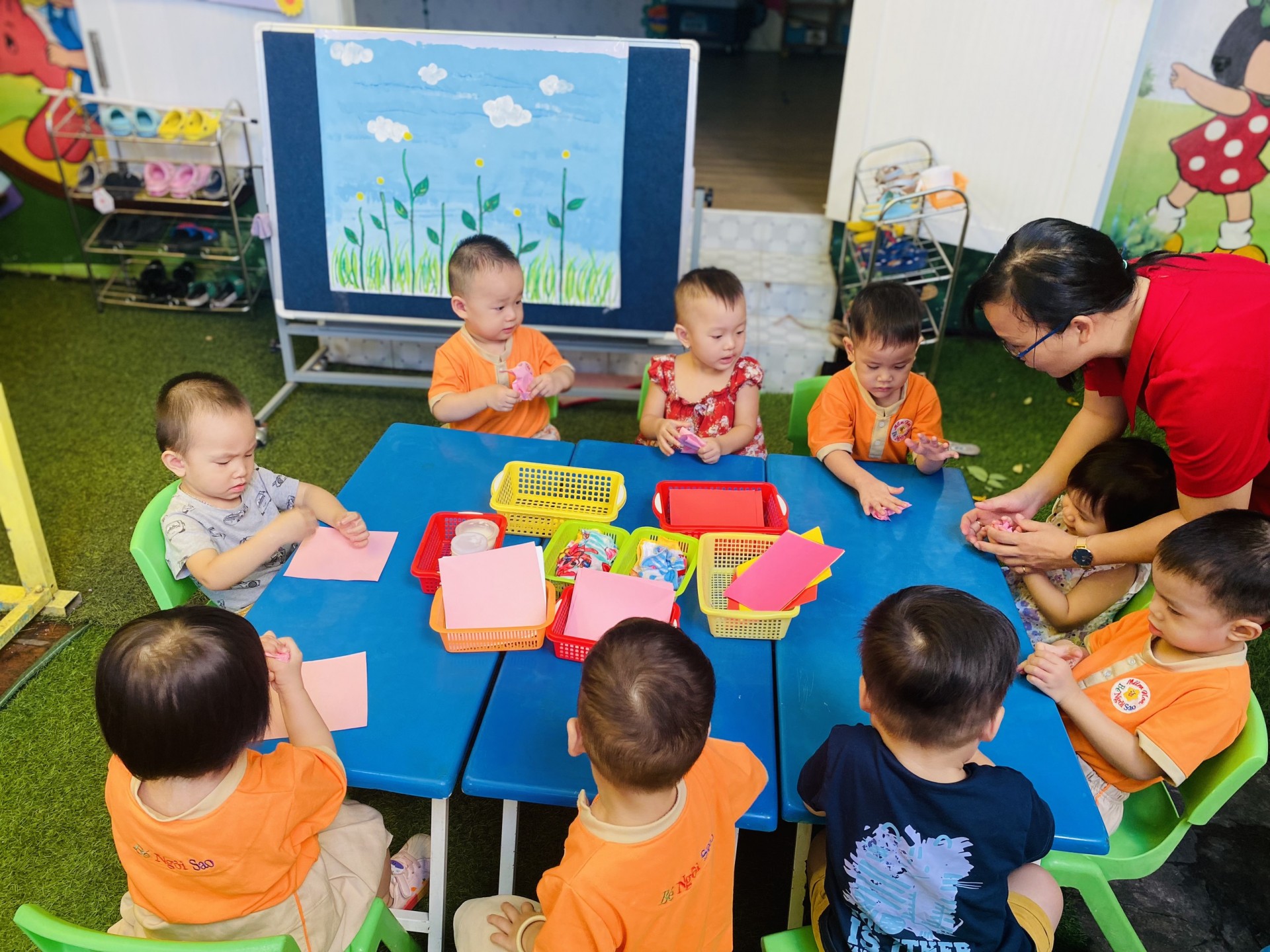 BÉ LÀM TRANH TẶNG CÔ NGÀY 20/11