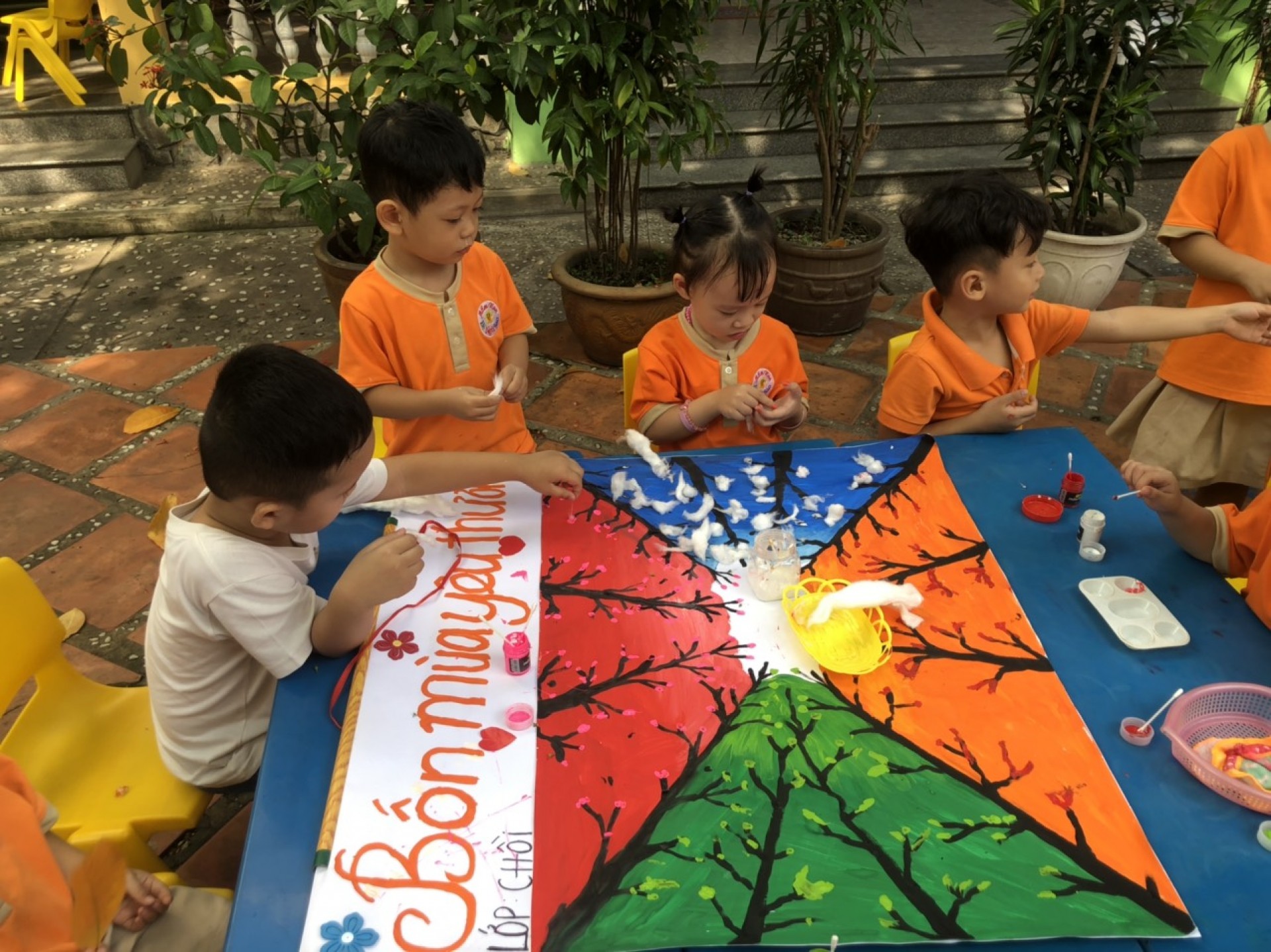 BÉ LÀM TRANH TẶNG CÔ NGÀY 20/11