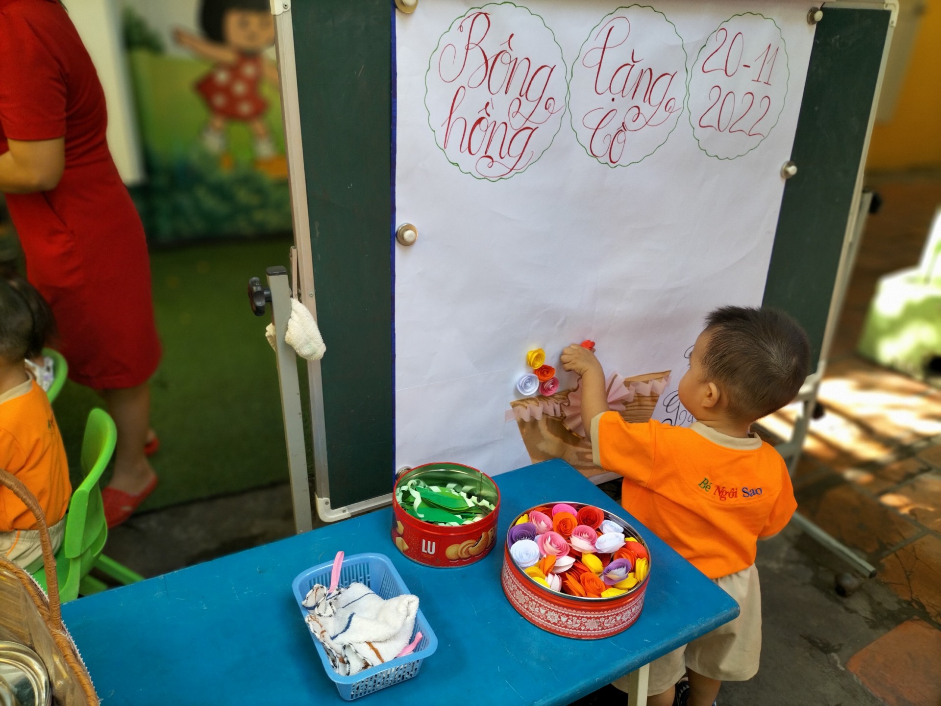 BÉ LÀM TRANH TẶNG CÔ NGÀY 20/11