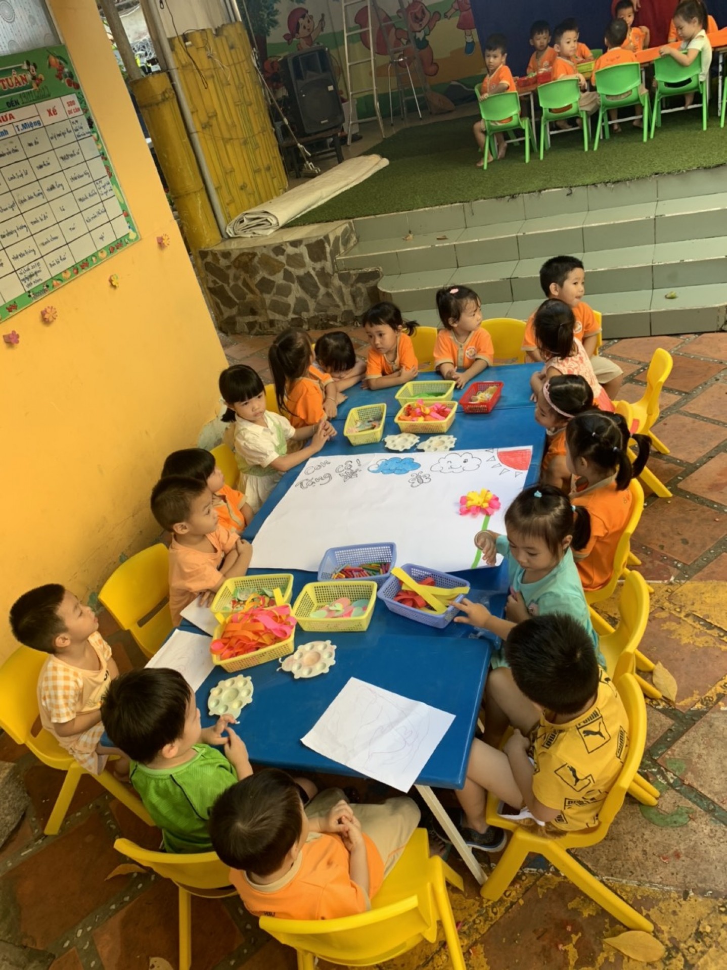 BÉ LÀM TRANH TẶNG CÔ NGÀY 20/11