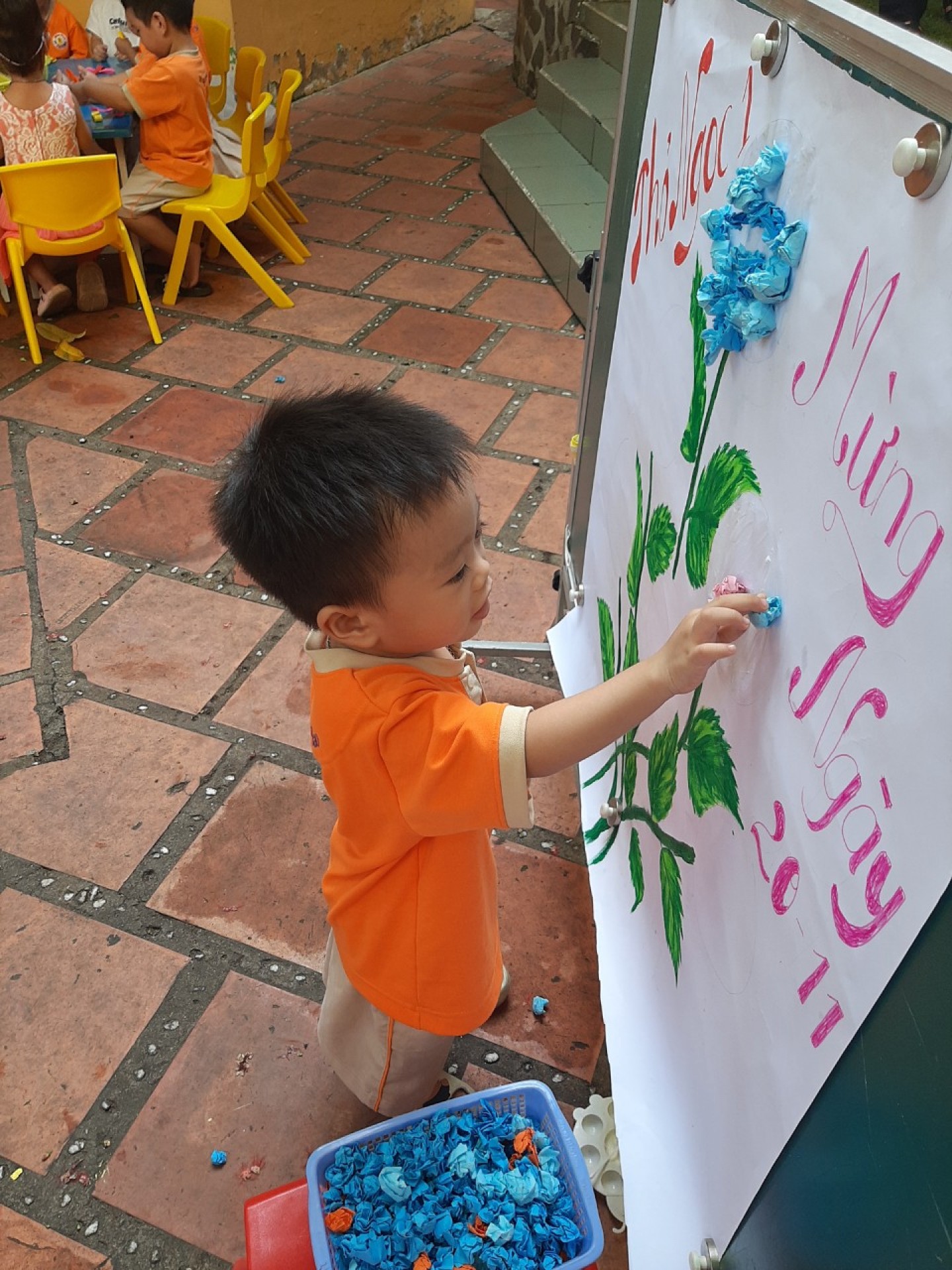 BÉ LÀM TRANH TẶNG CÔ NGÀY 20/11