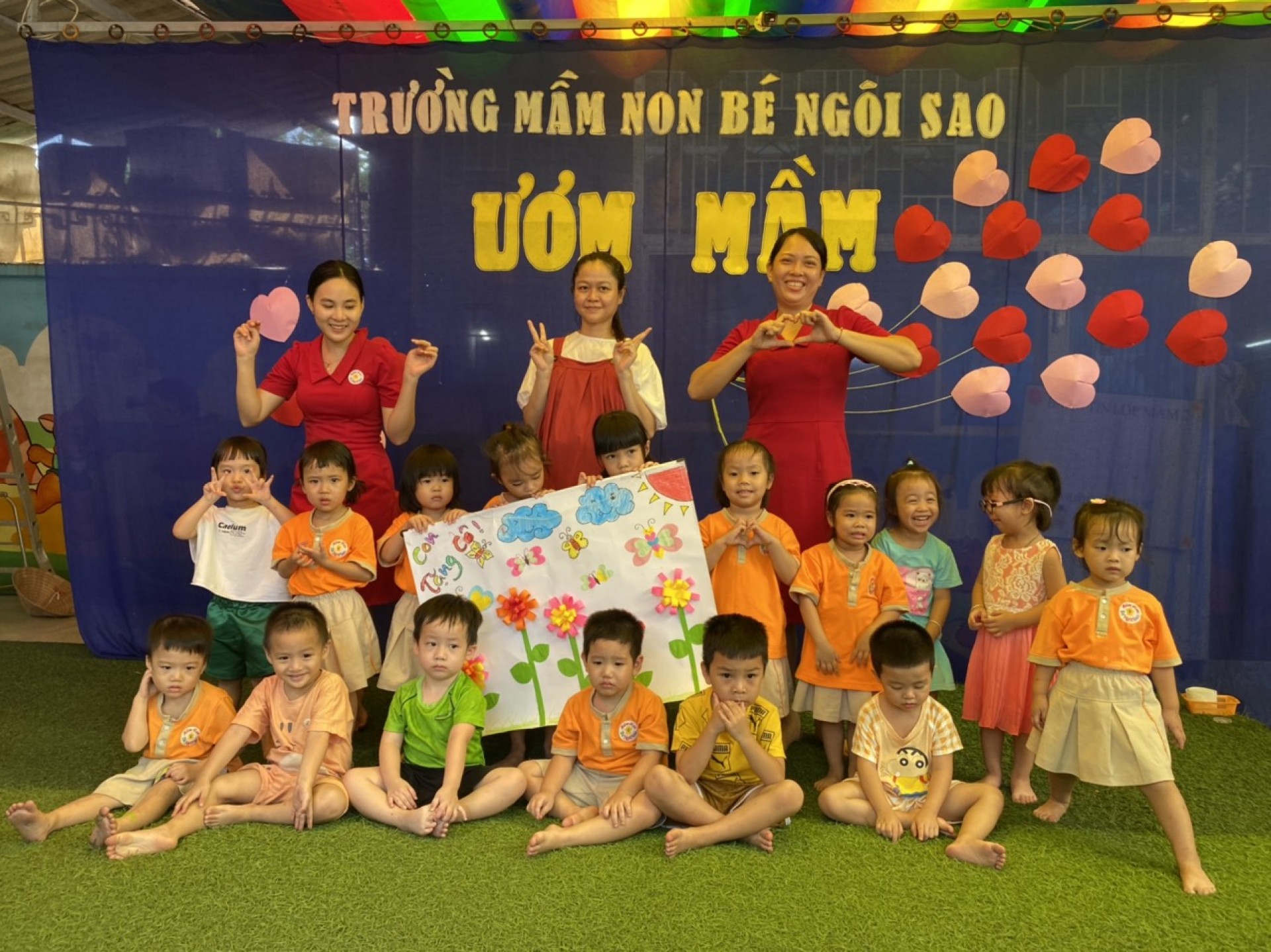 BÉ LÀM TRANH TẶNG CÔ NGÀY 20/11