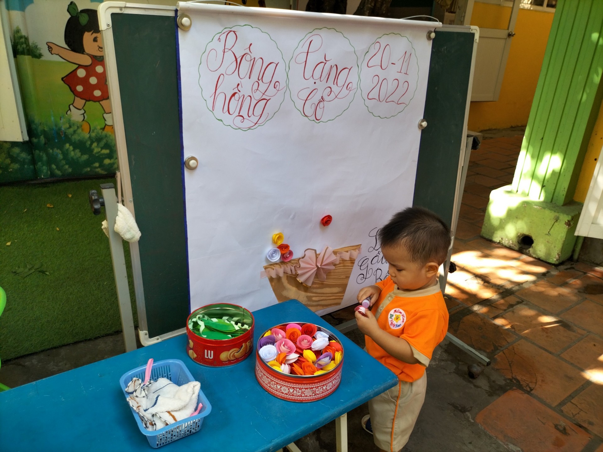 BÉ LÀM TRANH TẶNG CÔ NGÀY 20/11