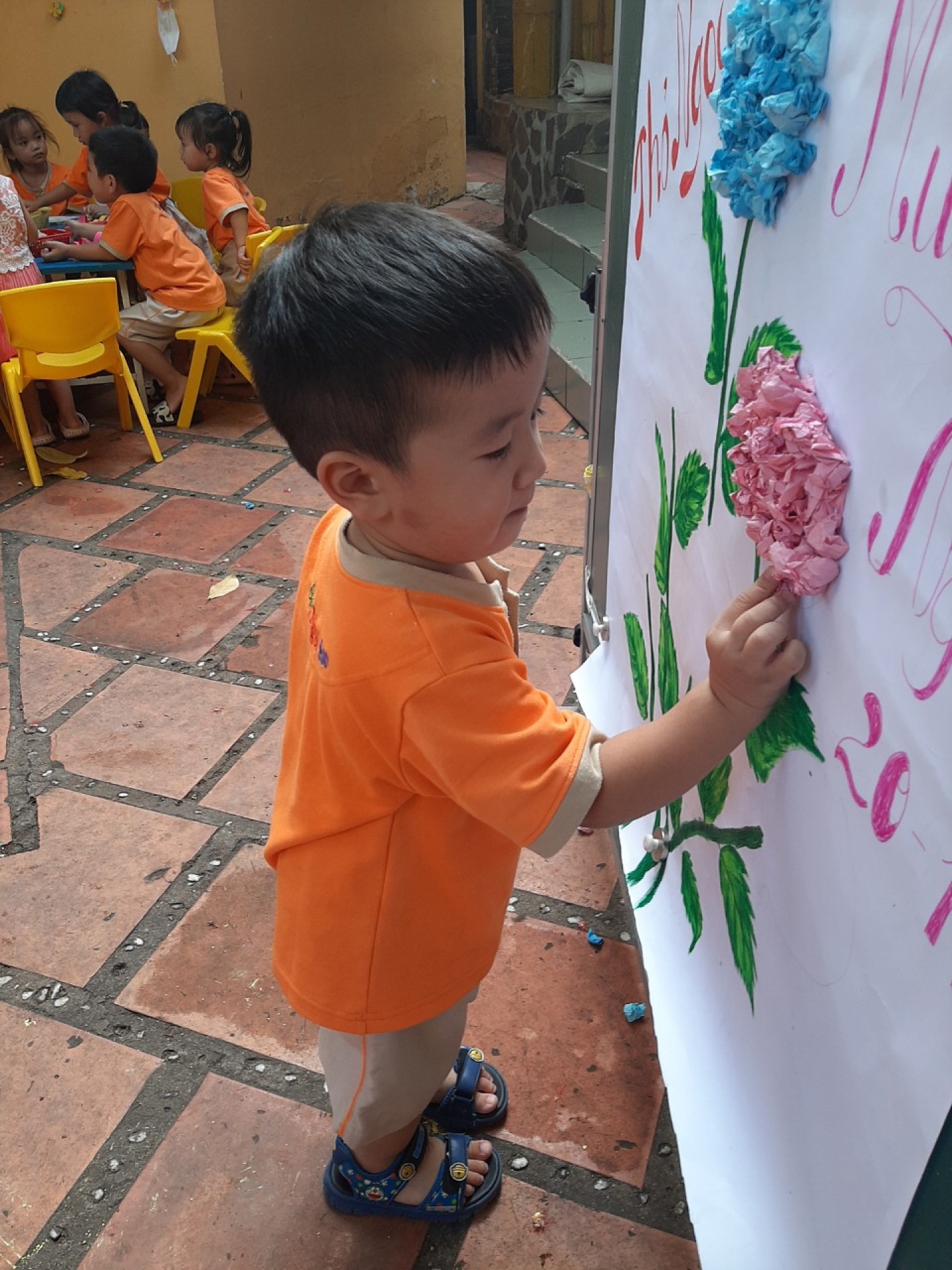 BÉ LÀM TRANH TẶNG CÔ NGÀY 20/11