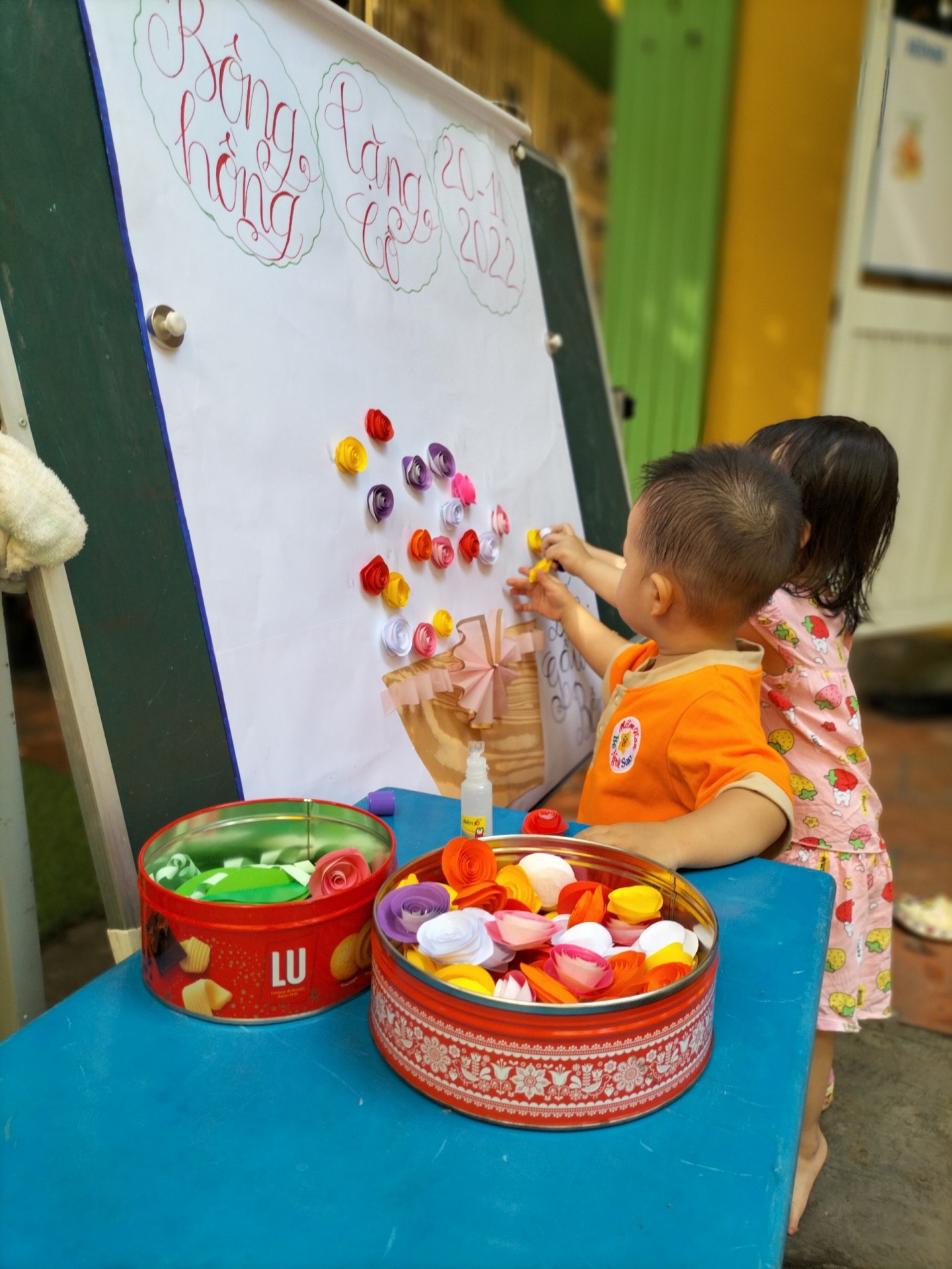 BÉ LÀM TRANH TẶNG CÔ NGÀY 20/11