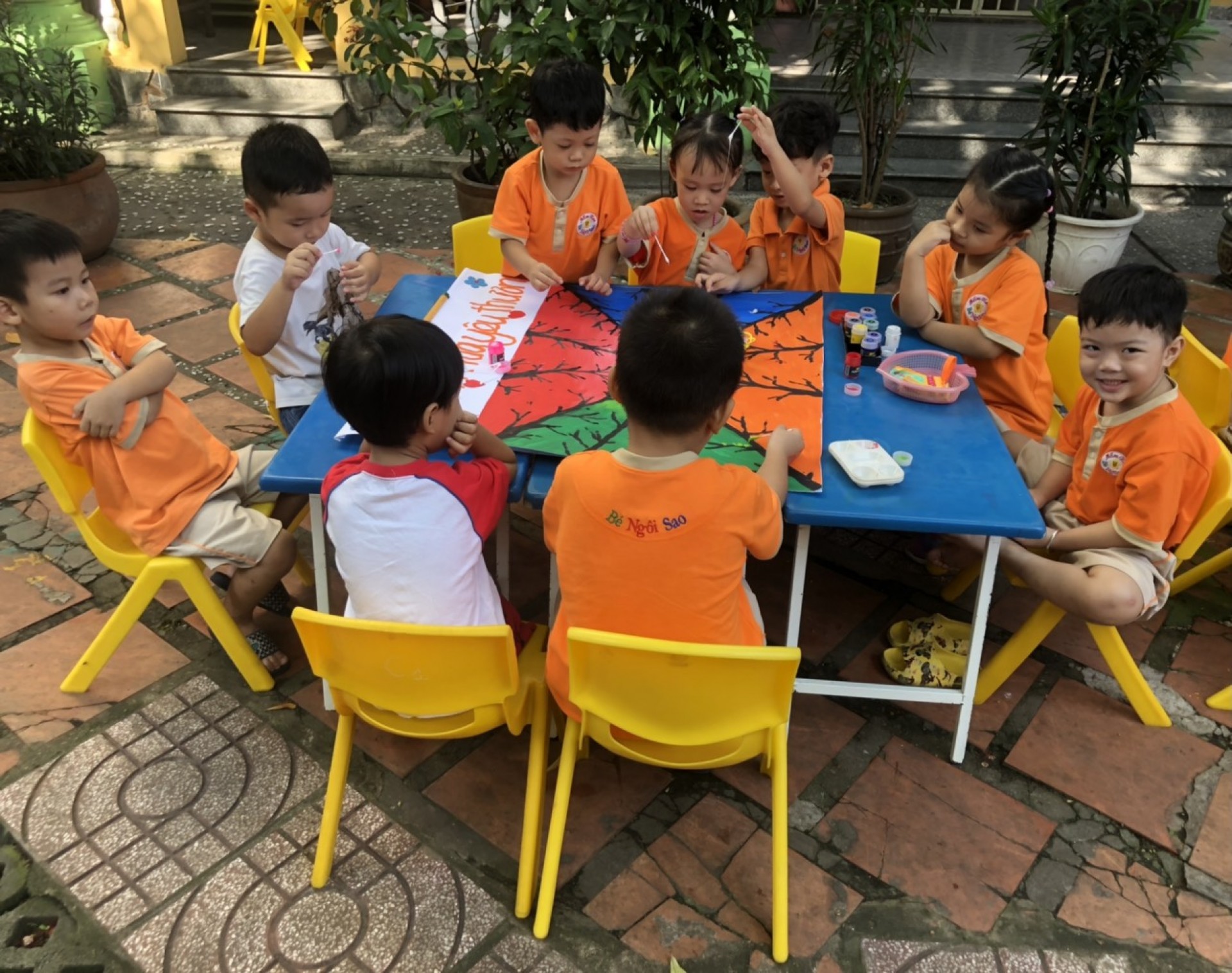 BÉ LÀM TRANH TẶNG CÔ NGÀY 20/11