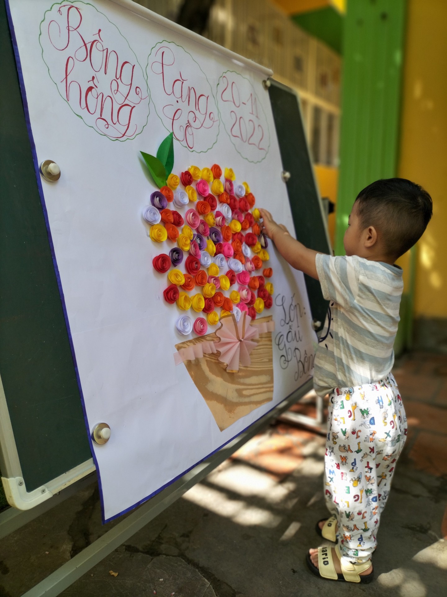 BÉ LÀM TRANH TẶNG CÔ NGÀY 20/11