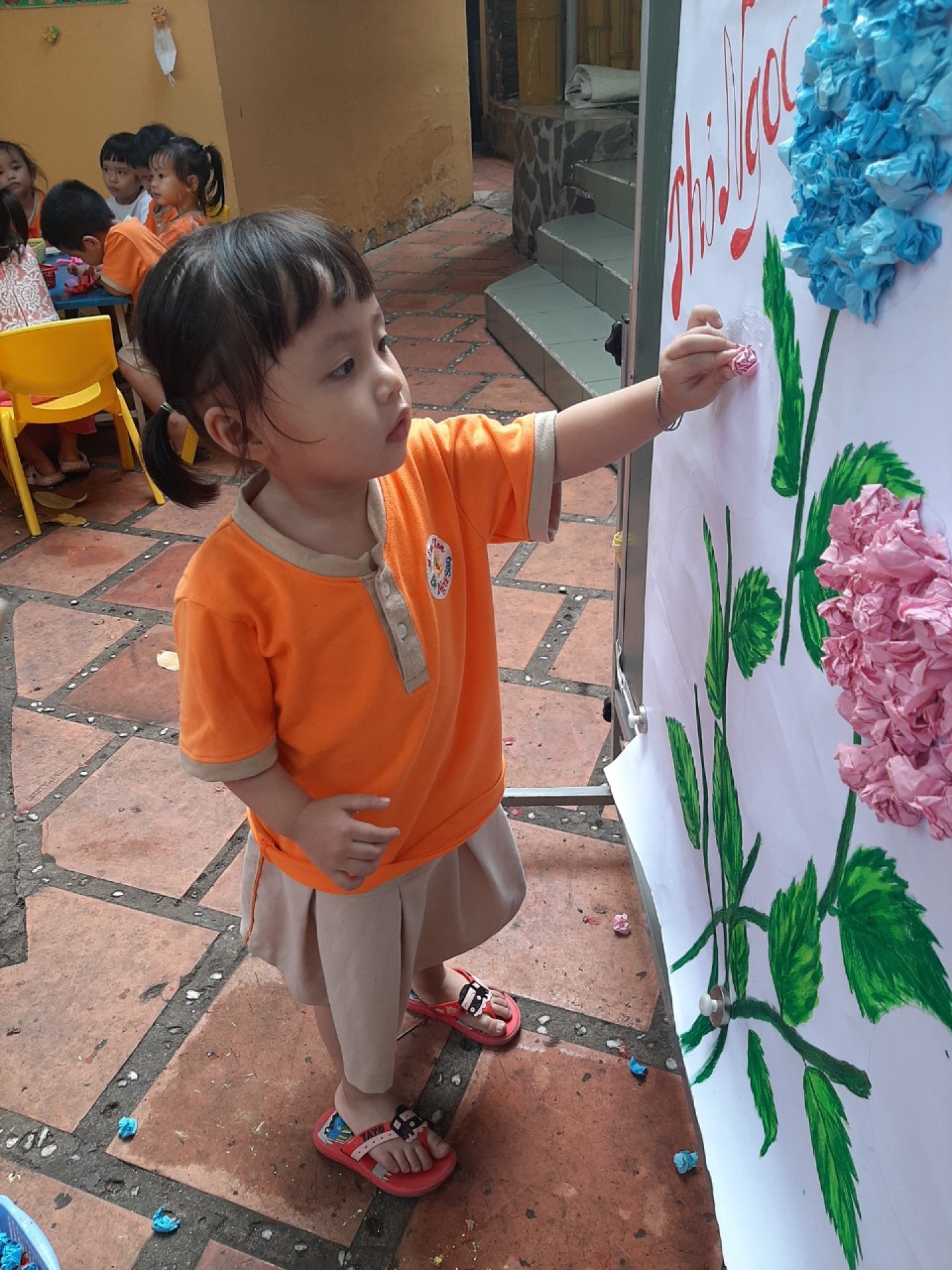 BÉ LÀM TRANH TẶNG CÔ NGÀY 20/11