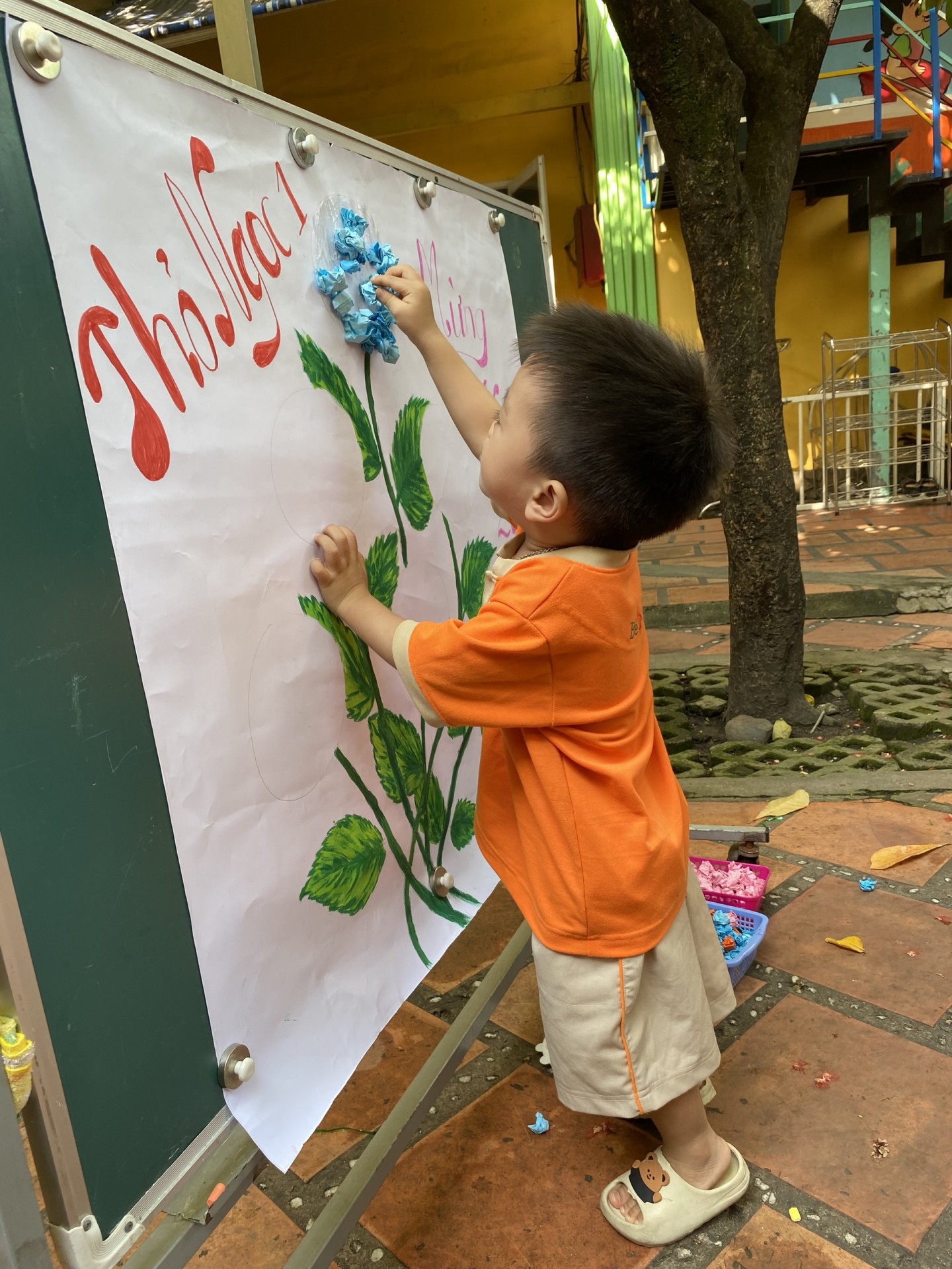BÉ LÀM TRANH TẶNG CÔ NGÀY 20/11