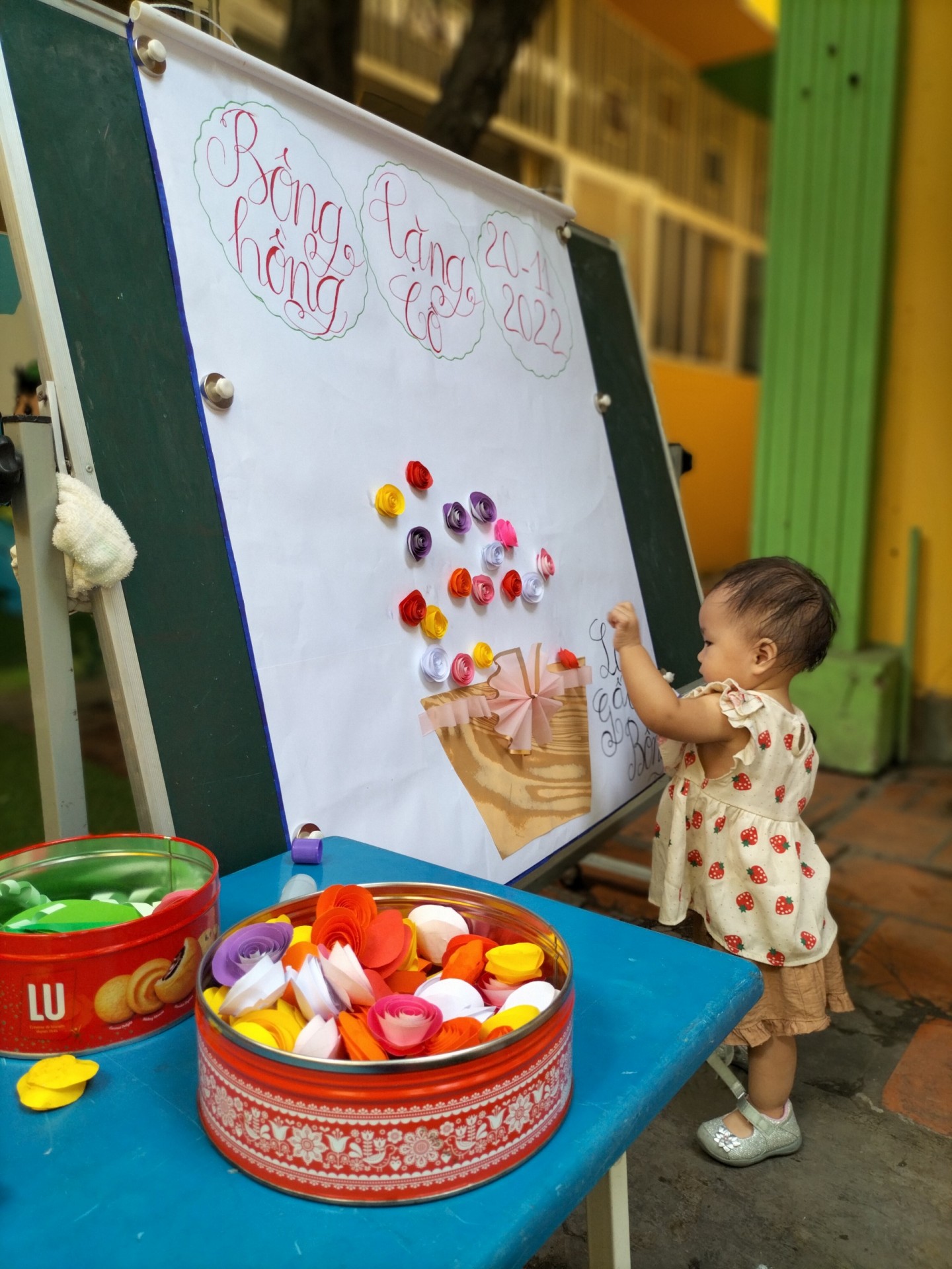 BÉ LÀM TRANH TẶNG CÔ NGÀY 20/11