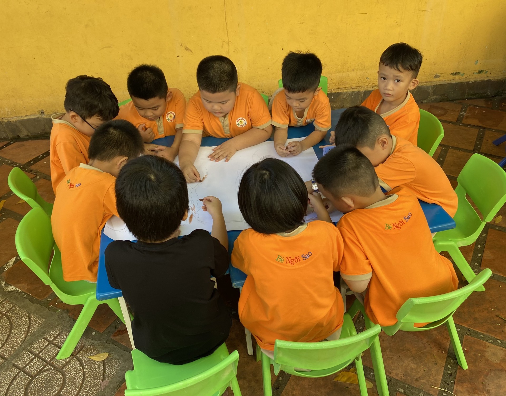 BÉ LÀM TRANH TẶNG CÔ NGÀY 20/11