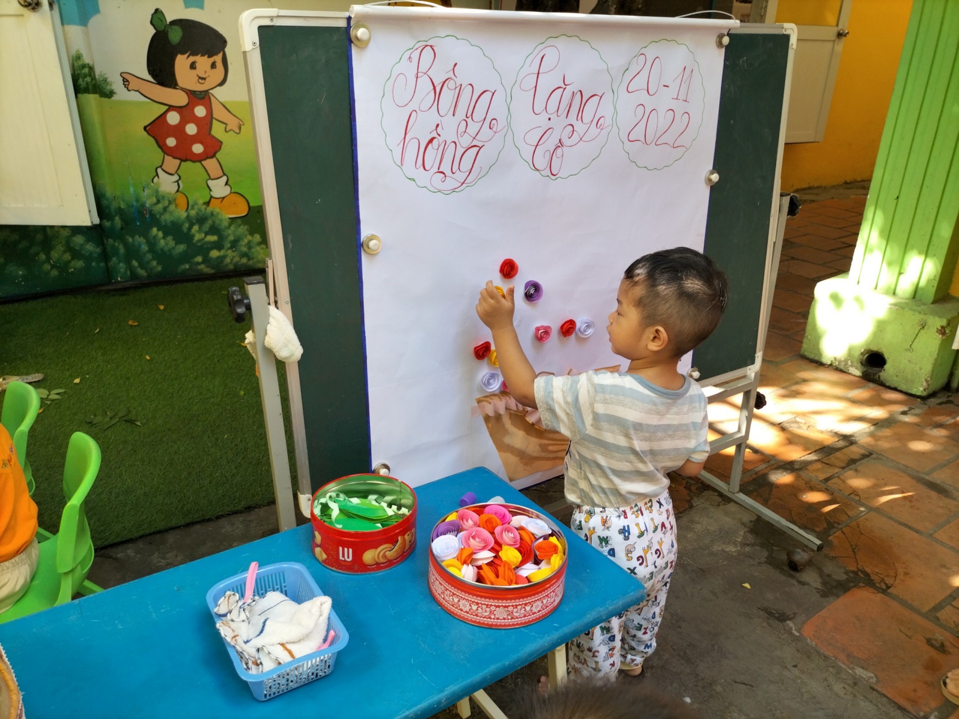 BÉ LÀM TRANH TẶNG CÔ NGÀY 20/11